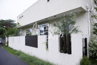 圧迫感を軽減したデザイン壁 圧迫感を軽減したデザイン壁