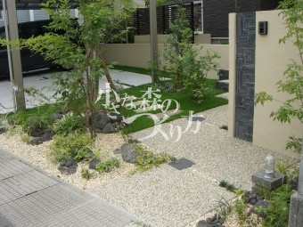 豆砂利洗出しと板石のアプローチ 豆砂利洗出しと板石のアプローチ
