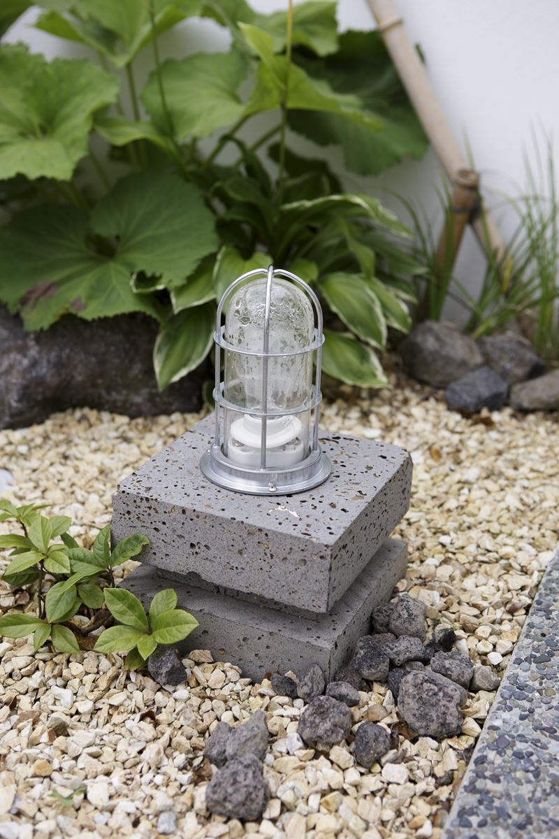 <p>オリジナルの照明は、どんなテイストの庭にもすんなりマッチ。</p>