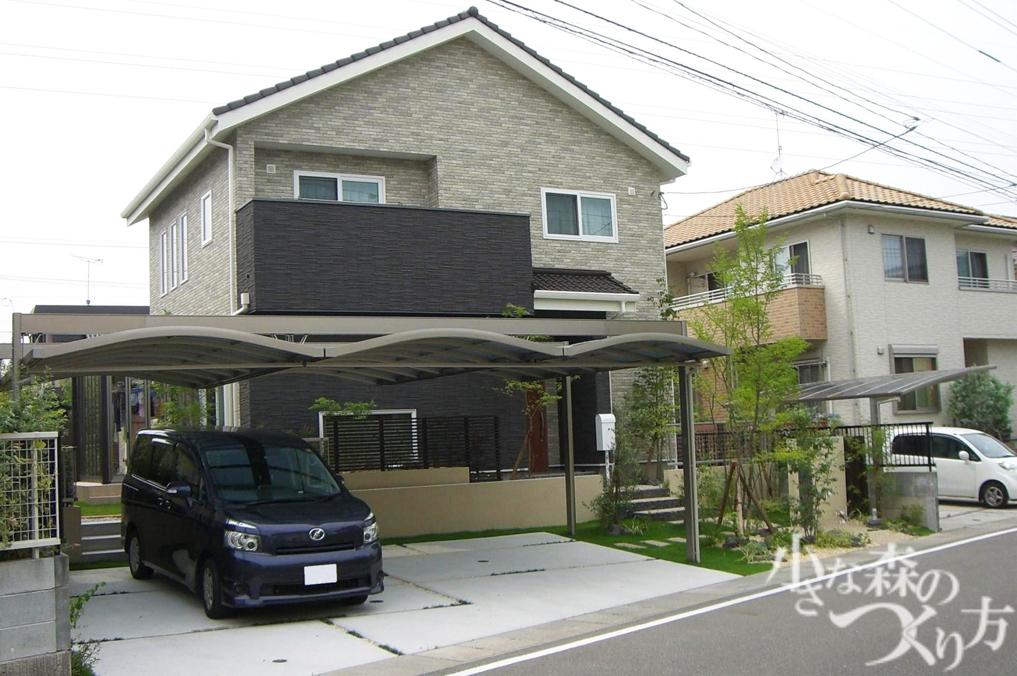 <p>3台連結のカーポート。</p>