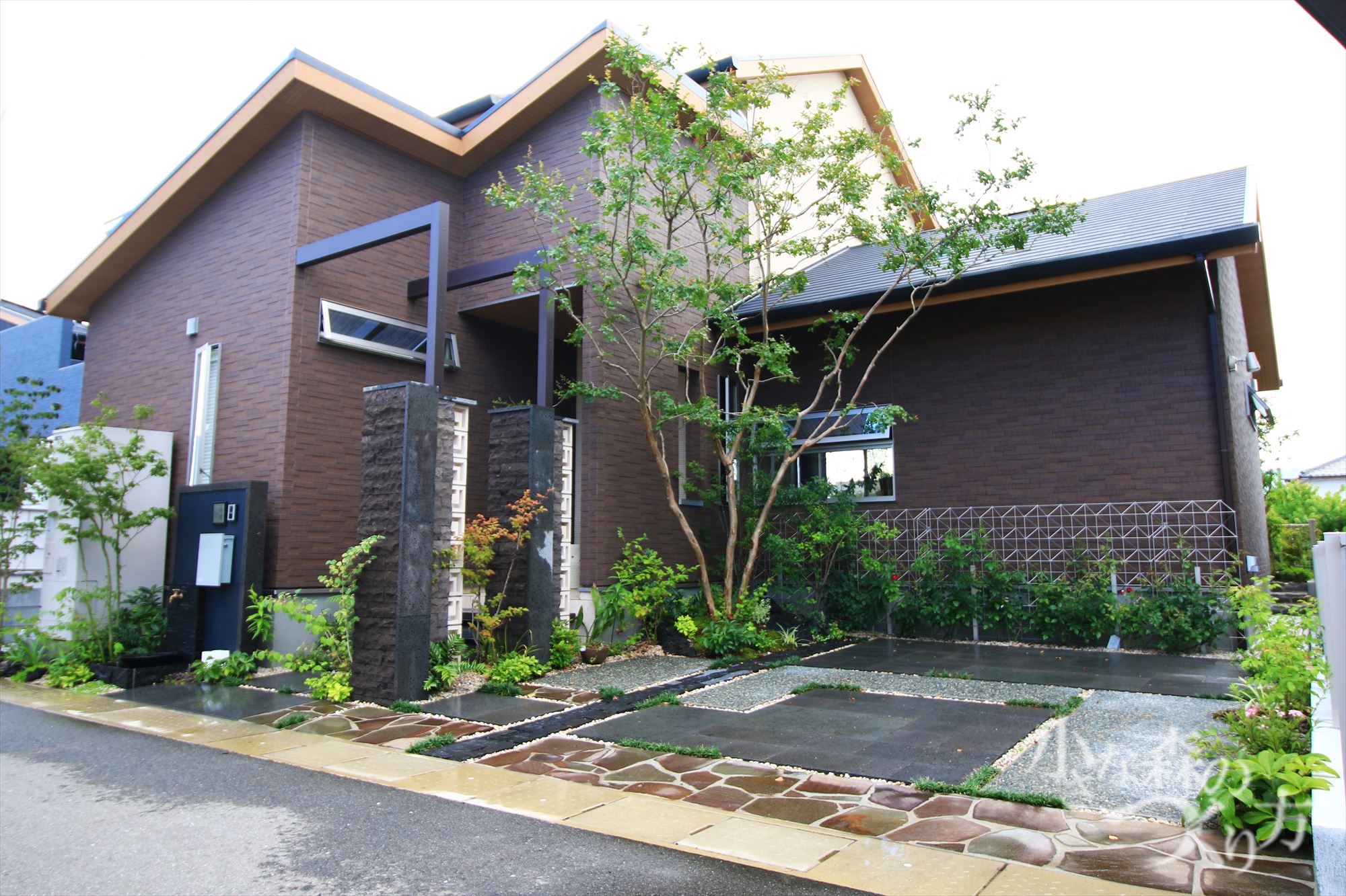 ご利用にあたって重視されたことは？<ul>
<li>デザイン（プランの提案力）</li>
<li>担当者の対応</li>
<li>施工実績</li>
</ul>