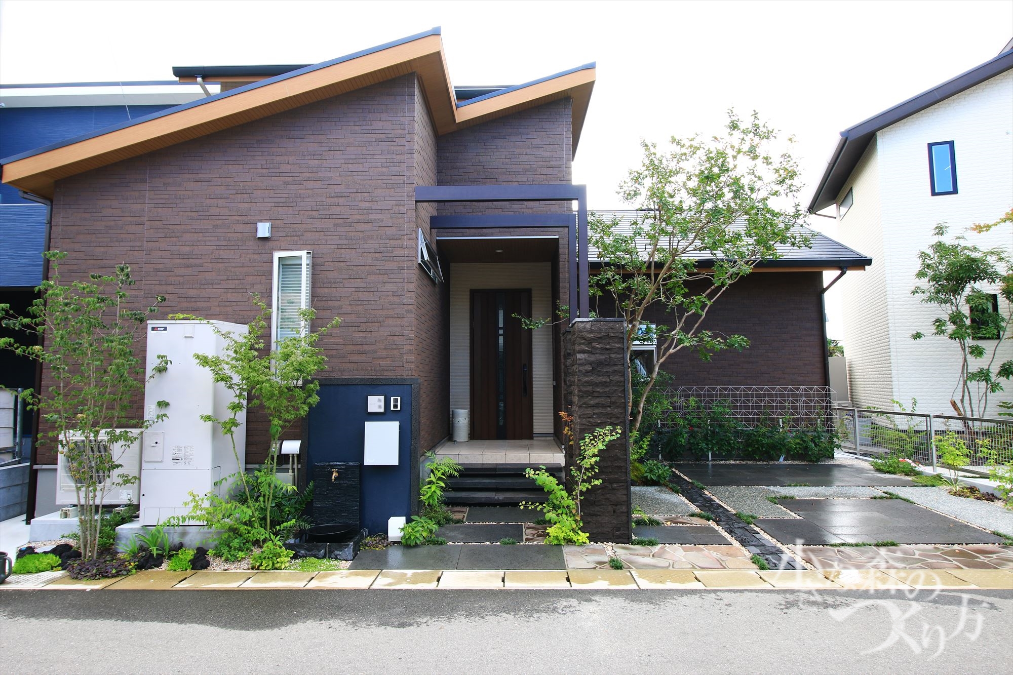 ご利用にあたって重視されたことは？<ul>
<li>デザイン（プランの提案力）</li>
<li>担当者の対応</li>
<li>施工実績</li>
</ul>