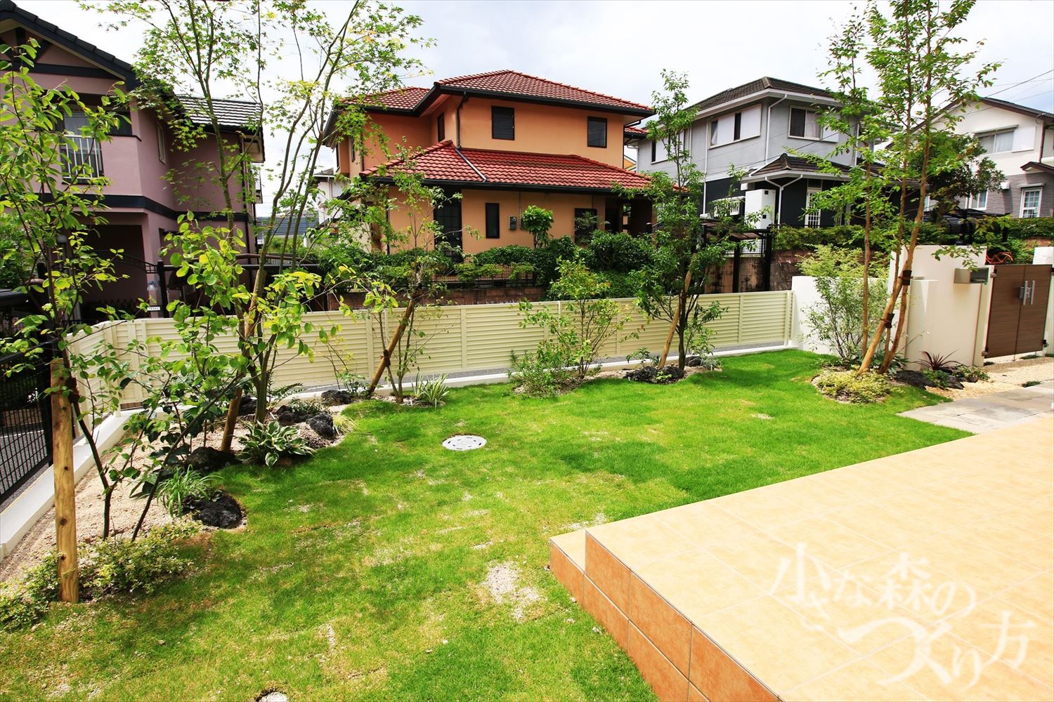 どのようなご希望がありましたか？<ul>
<li>フラット（平ら）で、つまづかない（小さな子や高齢者でも安全な庭）</li>
<li>手頃な価格（電動カーフェンスをつけたり、アルミフェンスをつけたり、良心的）</li>
<li>誠実な社風と対応力（真心と信頼のみえる会社）</li>
<li>センスのある庭や庭木（デザイン性が高い）</li>
<li>上品な庭と庭木（センスがあり知的でさわやかですばらしい小さな森のような庭）</li>
<li>草が生えなかったり草抜手入を考慮してくださること。</li>
</ul>