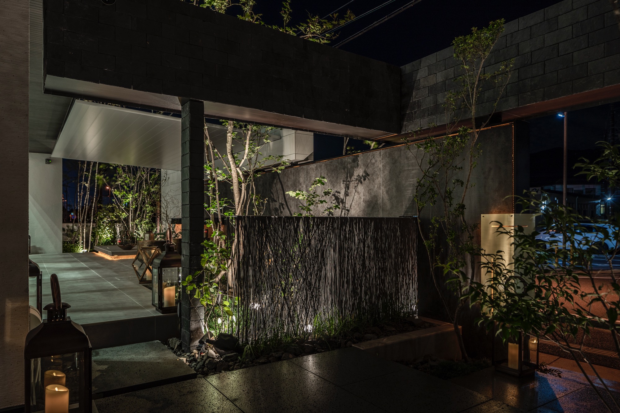 <p>夜になるとライティングでまた違った雰囲気を楽しめます。<br />
ライティングで幻想的です。<br />
ゆっくりとした快適な時間を<br />
過ごせそうです。</p>