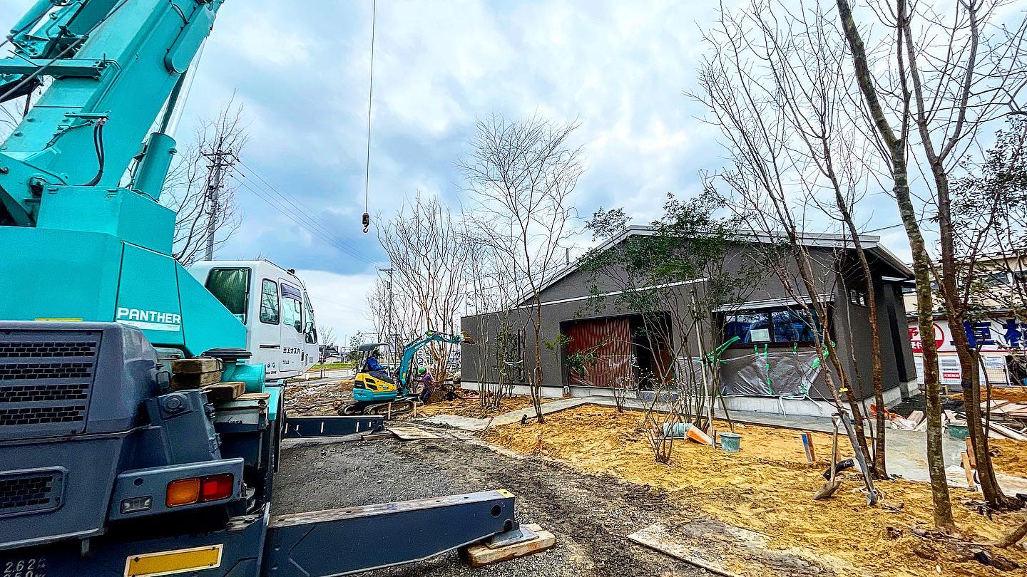 <p>今日で2回目のトレーラー<br />
いっぱいの樹木^ ^を</p>