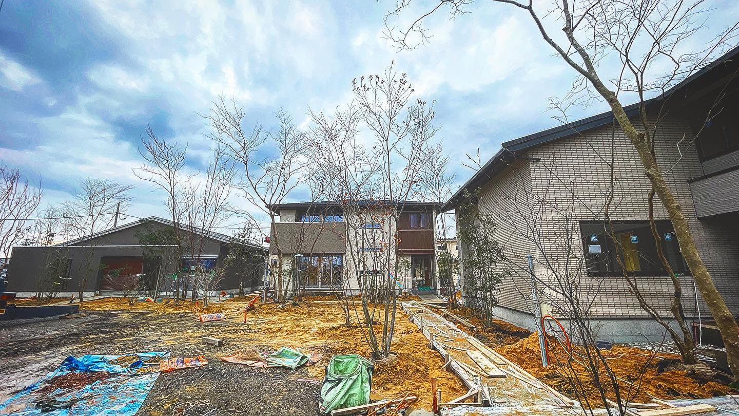 <p>16時までに植栽完了<img src="https://www.tanushimaru.co.jp/smileys/shine.gif"></p>