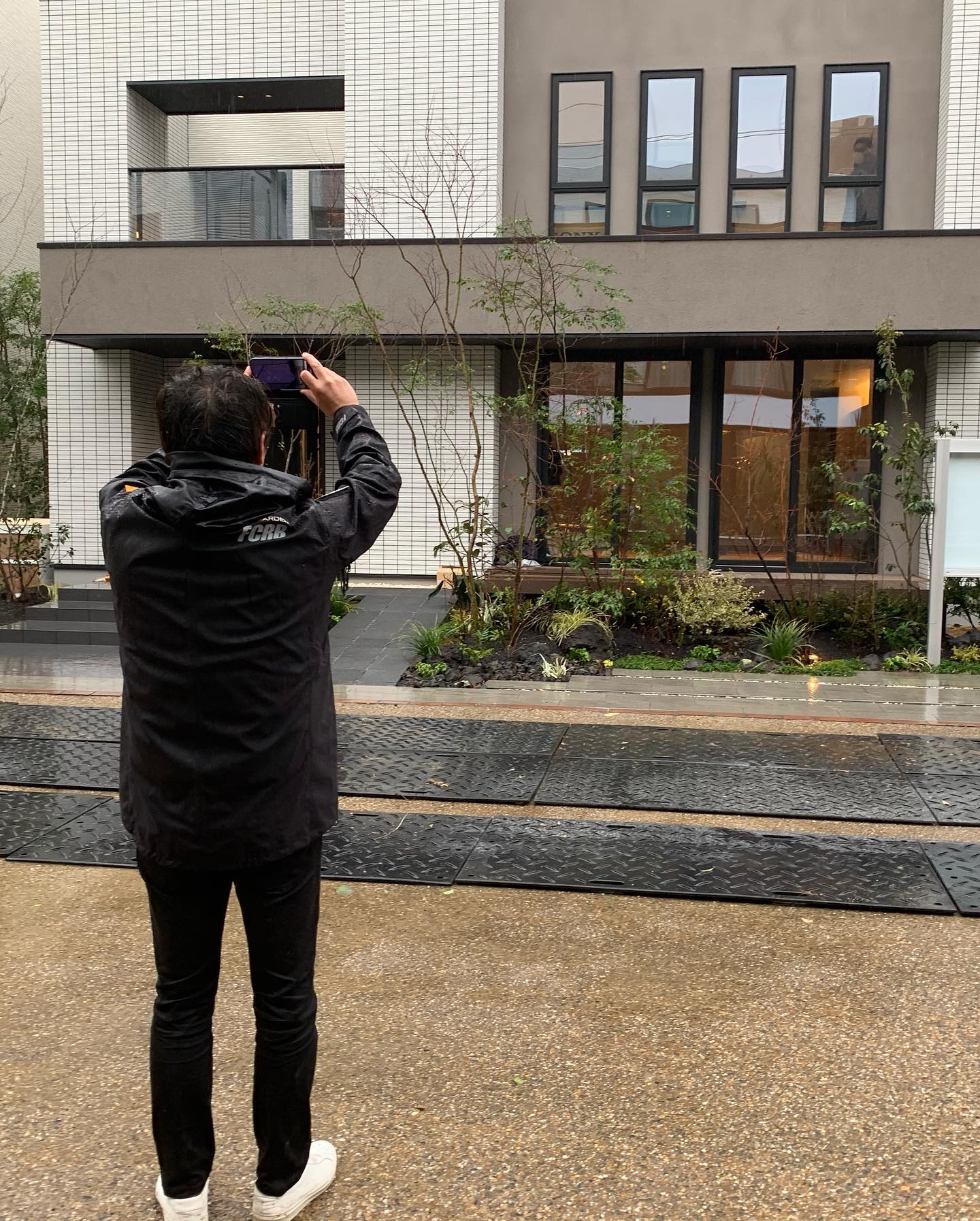 <p>大学の友人に助けてもらいました!<br />
25年ぶりの再会<img src="https://www.tanushimaru.co.jp/smileys/shine.gif"></p>
<p>サラッと仕事してました(笑)<br />
嬉しいですねー</p>