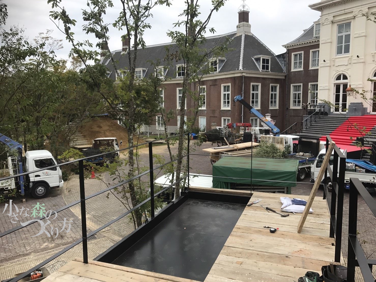 <p>コンテナの上にも、これから庭を作ります。<br />
ここから見る、小さな森の眺めはどうなるでしょうね</p>
<p>もう一つの現場の細部もずいぶんとできてきました。<br />
階段や下草の植栽もずいぶん進みました。</p>