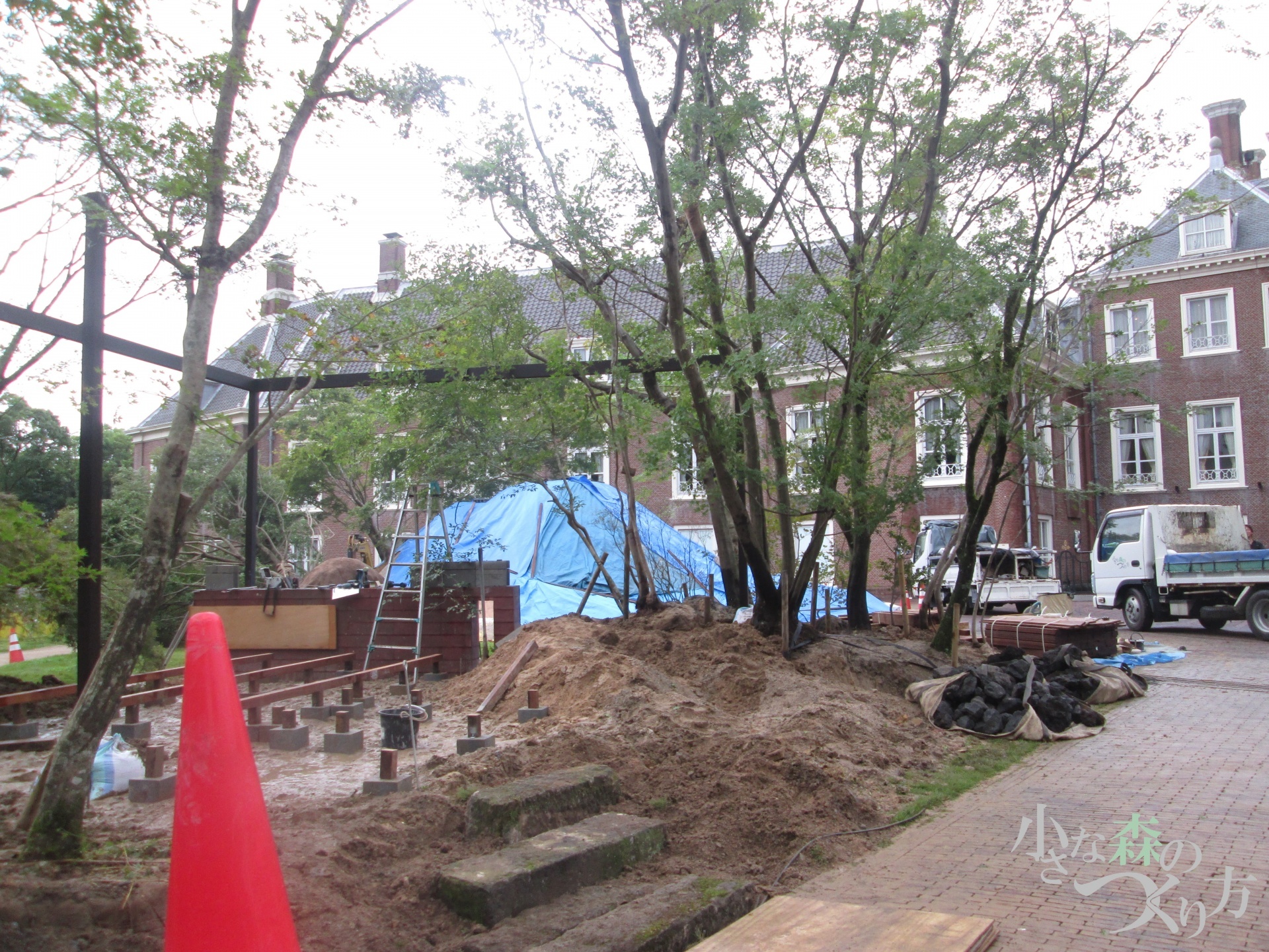 <p>デッキの足場も据え付けられました。</p>