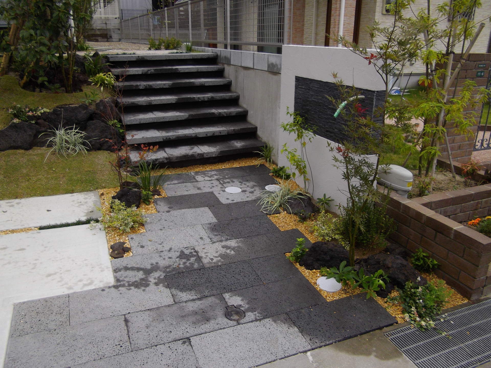 <p>あとは、表札やインターホン、その他細かいチェックを終えれば、晴れてお客様にお引渡しとなります<img src="https://www.tanushimaru.co.jp/smileys/house.gif"><img src="https://www.tanushimaru.co.jp/smileys/shine.gif"></p>