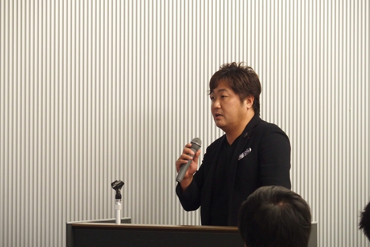 <p>講演も無事に終了。<br />
60名も参加していただき、ありがとうございました。</p>