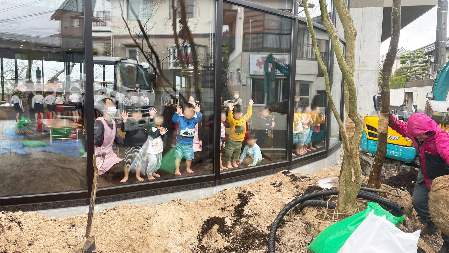 <div dir="auto"><span style="font size: large;">食育改め・・・植育?<span class="pq6dq46d tbxw36s4 knj5qynh kvgmc6g5 ditlmg2l oygrvhab nvdbi5me sf5mxxl7 gl3lb2sf hhz5lgdu"><br />
</span></span></div>
<div dir="auto"><span style="font size: large;">今日は小さな大応援団が^ ^</span></div>