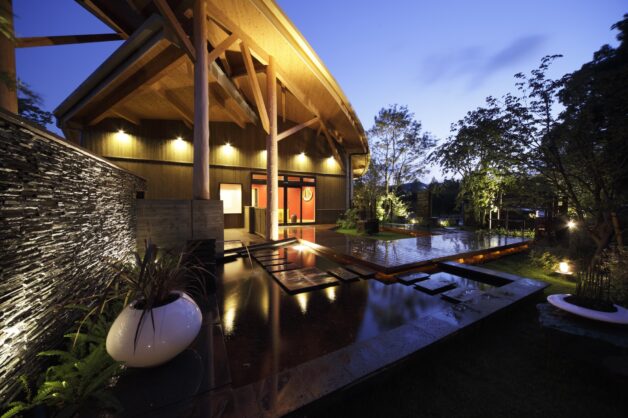 夜景と水景の美しい魅惑の庭