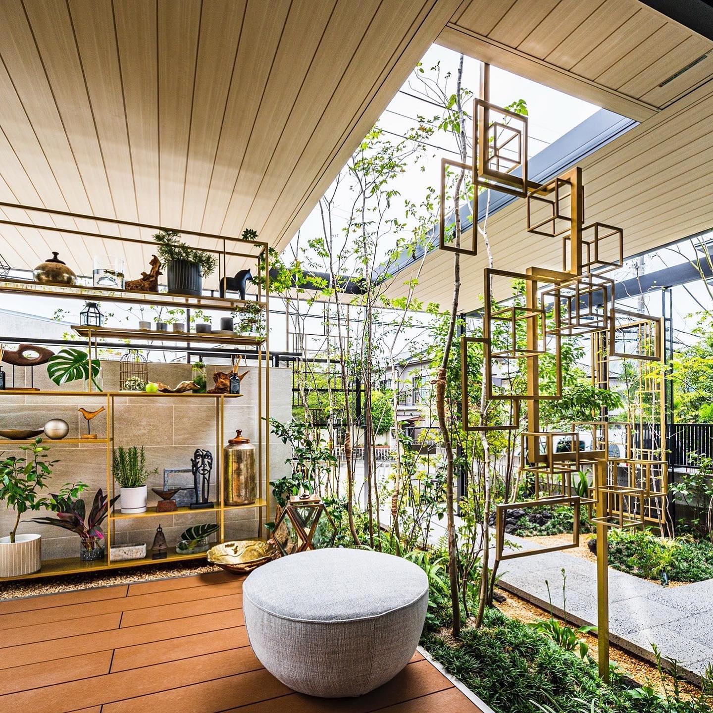 <p>YKKフォトコンテスト2021<br />
YKK AP 大賞🏆<br />
日本一を頂きました🙇♂️</p>
<p>4年連続大賞から一年空いて<br />
今年で5回目ですがやっぱり嬉しいですね!😊</p>
<p>この作品は大阪でなかなか地元では無いので大変でした😅</p>
<p>新しい庭2021としてDesignの方向性を考えながら提案した形です。<br />
施工を手伝ってくれた、山中涼樹園の皆様、関係者の皆様<br />
ありがとうございました😊</p>