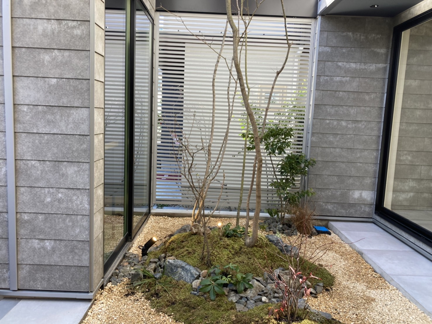 <div>◆ポウハウス/アルジール</div>
<div><a href="https://www.polus ie.jp/exhibition/detail.html?GTID=65">https://www.polus ie.jp/exhibition/detail.html?GTID=65</a></div>
<div>(ポラスさんの展示場詳細HPへリンクします。)</div>
<div></div>
<p> </p>
<div>自宅でもオフィスでもない第3の居場所として</div>
<div>子育て世代から注目を集めているそうです。</div>
<div></div>
<p> </p>
<div><strong>中庭が繋ぐ家族の有意義な時間。</strong></div>
<p> </p>
<div>お家づくりの参考にされてみてはいかがでしょうか。</div>