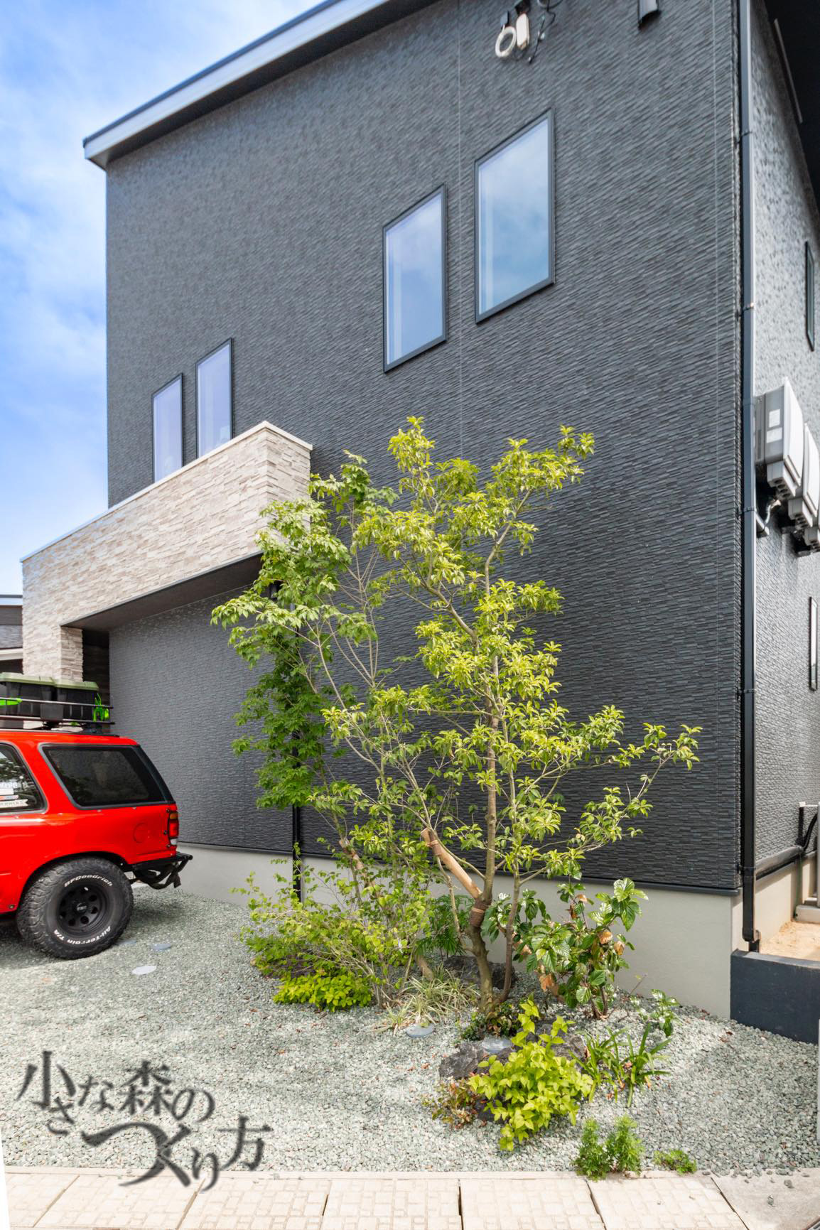 プランの提案で気に入って頂いた点は？<p>階段の下から表札周りの石や、</p>
<p>できるだけ駐車場を広くとりたかったので、</p>
<p>植栽を車を停めれないデッドスペースに植えて下さったのが良かったです。</p>