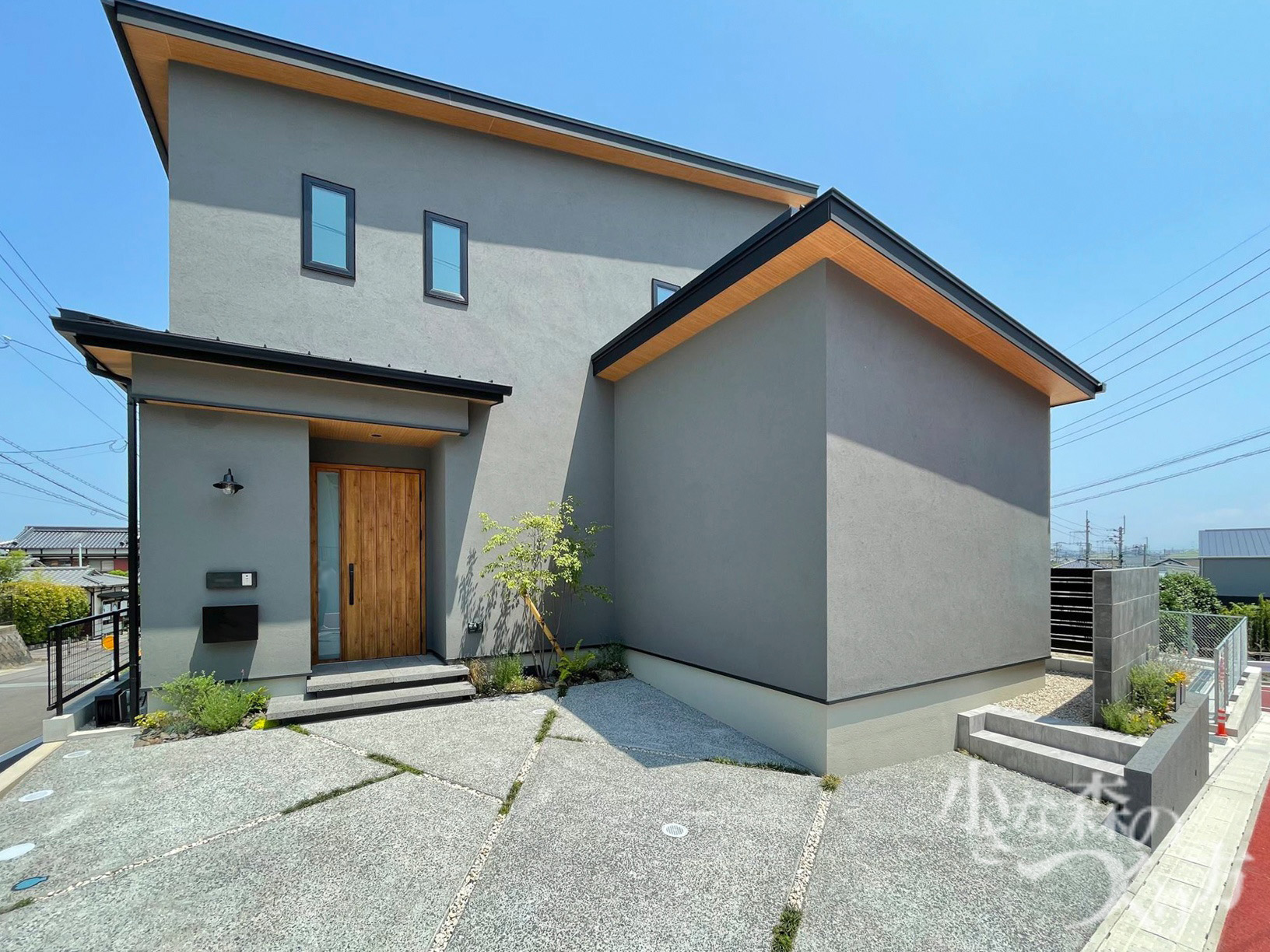 ご利用にあたって重視されたことは？<ul>
<li>デザイン（プランの提案力）</li>
<li>価格</li>
<li>担当者の対応</li>
</ul>