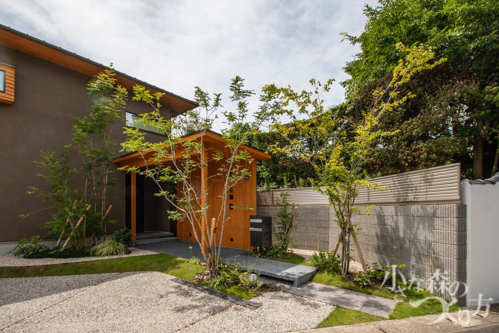 弊社への発注をすぐにご決断いただけましたか？ご決断する際にどんなことが不安になりましたか？<p>すぐには決断できなかった。</p>
<p>何度か工務店と検討しましたが、やはりデザイン面で無駄がなく</p>
<p>洗練されていたので、御社に決めました。</p>
<p>追加料金がどれくらいかが気になっていました。</p>