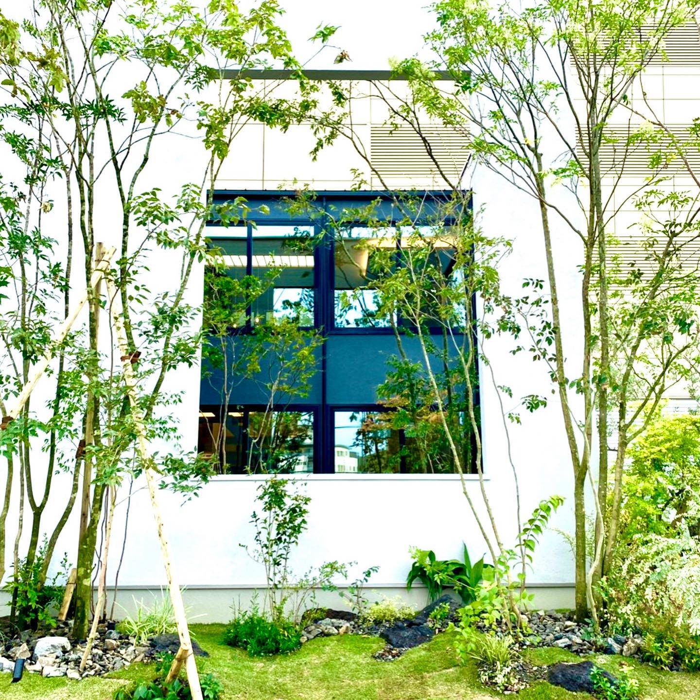 <div class="m8h3af8h l7ghb35v kjdc1dyq kmwttqpk gh25dzvf n3t5jt4f">
<div dir="auto">
<p>façadeとInner Garden</p>
</div>
</div>
<div class="l7ghb35v kjdc1dyq kmwttqpk gh25dzvf jikcssrz n3t5jt4f">
<div dir="auto">
<p>シンプルな空間を崩さず、内部からの眺めを開口部と窓の関係や</p>
</div>
<div dir="auto">限られた空間での奥行きを考慮し演出</div>
<div dir="auto"></div>
<div dir="auto">
<p>アメニティを感じるOpen space</p>
</div>
</div>
<div class="l7ghb35v kjdc1dyq kmwttqpk gh25dzvf jikcssrz n3t5jt4f">
<div dir="auto">
<p>意図を読みとりいい空間に変える</p>
</div>
<div dir="auto"></div>
</div>
<div class="l7ghb35v kjdc1dyq kmwttqpk gh25dzvf jikcssrz n3t5jt4f">
<div dir="auto">
<p>毎回 毎回 妄想して作品になる</p>
</div>
<div dir="auto">日々向き合う深さ</div>
</div>