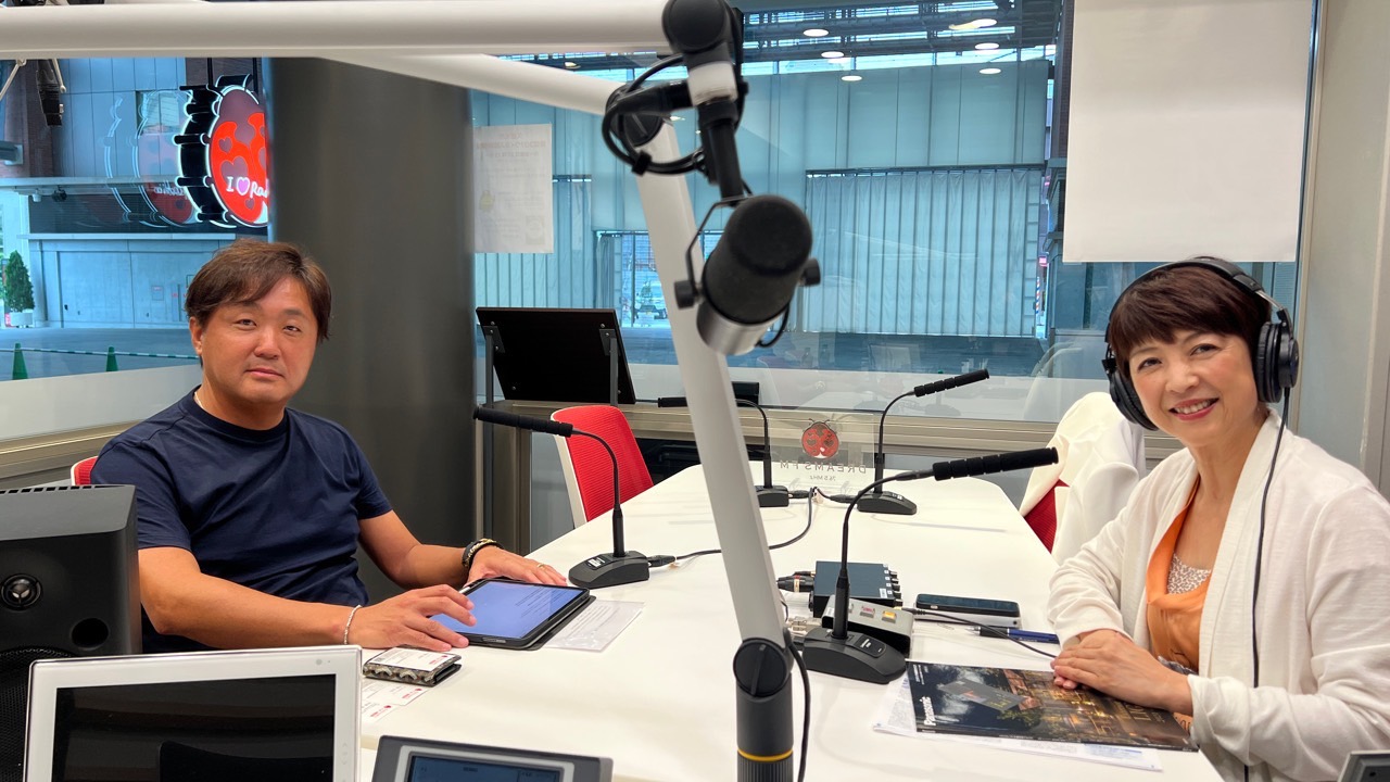 <p>ちくぎん地域経済voiceレポートに出演させて頂きました。</p>
<p>短時間でしたが、デザイン、経営のお話しをさせて頂きました。</p>
<p>無事に収録終わりました。</p>
<p>放送は</p>
<p><strong>DREAMS FM 76.5MHz</strong></p>
<p><strong>9月28日水曜日</strong></p>
<p><strong>13時40分頃</strong>からです。</p>
<p>パーソナリティの中嶋順子さん</p>
<p>ありがとうございました😊</p>
<p> </p>
<p>インターネットからも聴取可能です♪</p>
<p>■DREAMS FM 公式サイト</p>
<p><a href="https://www.jcbasimul.com/dreamsfm" target=" blank" rel="noopener">インターネット聴取はこちらから</a></p>