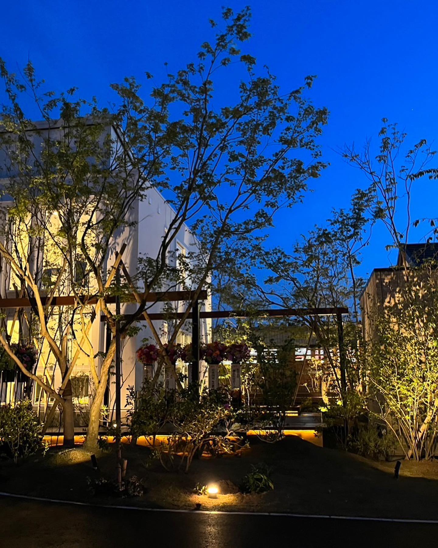 <p dir="auto">広島project完了<span class="x3nfvp2 x1j61x8r x1fcty0u xdj266r xhhsvwb xat24cr xgzva0m xxymvpz xlup9mm x1kky2od"><img loading="lazy" src="https://static.xx.fbcdn.net/images/emoji.php/v9/t1e/2/16/1f60a.png" alt="😊" width="16" height="16" /></span></p>
<p class="xdj266r x11i5rnm xat24cr x1mh8g0r x1vvkbs x126k92a">社員と仲間、地元の皆様に感謝です</p>
<p> </p>
<div class="x11i5rnm xat24cr x1mh8g0r x1vvkbs xtlvy1s x126k92a">
<div dir="auto">本当、協力<span class="x3nfvp2 x1j61x8r x1fcty0u xdj266r xhhsvwb xat24cr xgzva0m xxymvpz xlup9mm x1kky2od"><img loading="lazy" src="https://static.xx.fbcdn.net/images/emoji.php/v9/t3/2/16/1f91d.png" alt="🤝" width="16" height="16" /></span>で完成した現場でした</div>
<div dir="auto">仕上がりもいい感じです</div>
</div>
<div class="x11i5rnm xat24cr x1mh8g0r x1vvkbs xtlvy1s x126k92a">
<div dir="auto">皆様ありがとうございました<span class="x3nfvp2 x1j61x8r x1fcty0u xdj266r xhhsvwb xat24cr xgzva0m xxymvpz xlup9mm x1kky2od"><img loading="lazy" src="https://static.xx.fbcdn.net/images/emoji.php/v9/ta0/2/16/1f647 200d 2642.png" alt="🙇‍♂️" width="16" height="16" /></span></div>
</div>
<div class="x11i5rnm xat24cr x1mh8g0r x1vvkbs xtlvy1s x126k92a"></div>