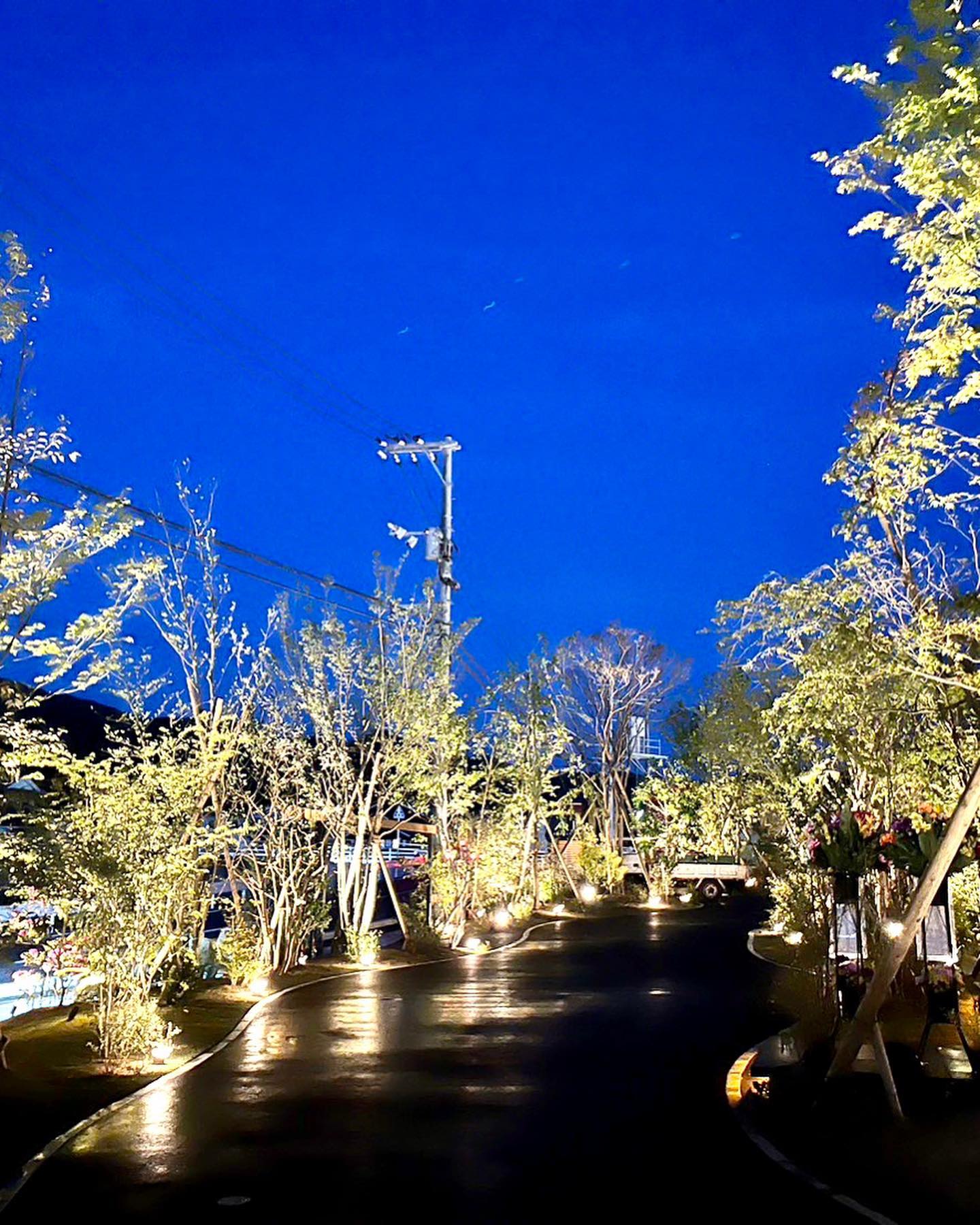 <p dir="auto">広島project完了<span class="x3nfvp2 x1j61x8r x1fcty0u xdj266r xhhsvwb xat24cr xgzva0m xxymvpz xlup9mm x1kky2od"><img loading="lazy" src="https://static.xx.fbcdn.net/images/emoji.php/v9/t1e/2/16/1f60a.png" alt="😊" width="16" height="16" /></span></p>
<p class="xdj266r x11i5rnm xat24cr x1mh8g0r x1vvkbs x126k92a">社員と仲間、地元の皆様に感謝です</p>
<p> </p>
<div class="x11i5rnm xat24cr x1mh8g0r x1vvkbs xtlvy1s x126k92a">
<div dir="auto">本当、協力<span class="x3nfvp2 x1j61x8r x1fcty0u xdj266r xhhsvwb xat24cr xgzva0m xxymvpz xlup9mm x1kky2od"><img loading="lazy" src="https://static.xx.fbcdn.net/images/emoji.php/v9/t3/2/16/1f91d.png" alt="🤝" width="16" height="16" /></span>で完成した現場でした</div>
<div dir="auto">仕上がりもいい感じです</div>
</div>
<div class="x11i5rnm xat24cr x1mh8g0r x1vvkbs xtlvy1s x126k92a">
<div dir="auto">皆様ありがとうございました<span class="x3nfvp2 x1j61x8r x1fcty0u xdj266r xhhsvwb xat24cr xgzva0m xxymvpz xlup9mm x1kky2od"><img loading="lazy" src="https://static.xx.fbcdn.net/images/emoji.php/v9/ta0/2/16/1f647 200d 2642.png" alt="🙇‍♂️" width="16" height="16" /></span></div>
</div>
<div class="x11i5rnm xat24cr x1mh8g0r x1vvkbs xtlvy1s x126k92a"></div>