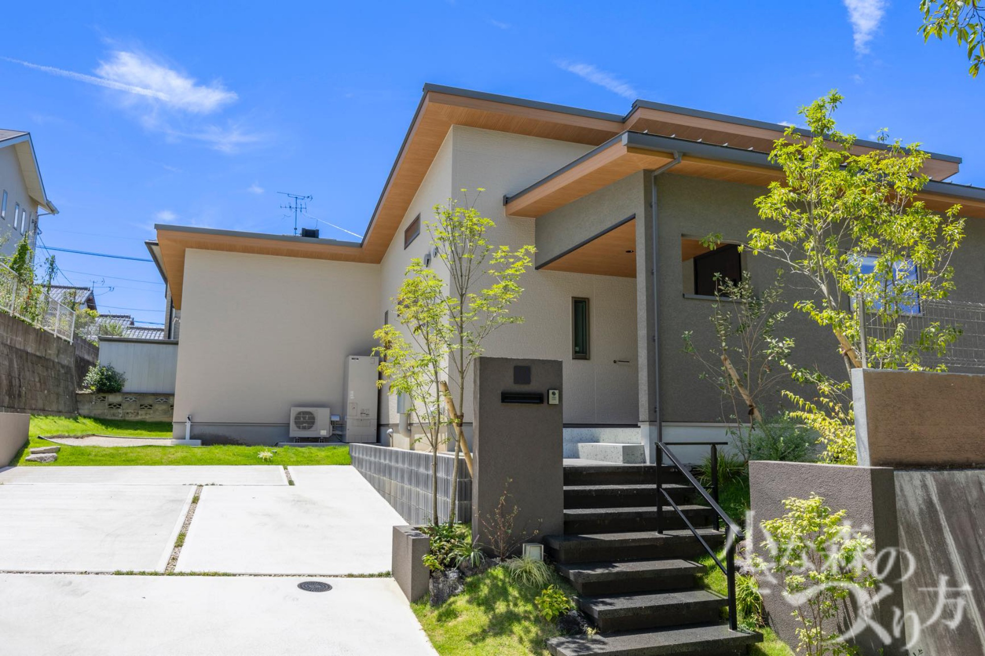 施工業者を決められる前にどんなことで悩んでいましたか？<ul>
<li>誠実な業者か</li>
<li>デザインはよいか</li>
<li>価格は妥当か</li>
</ul>