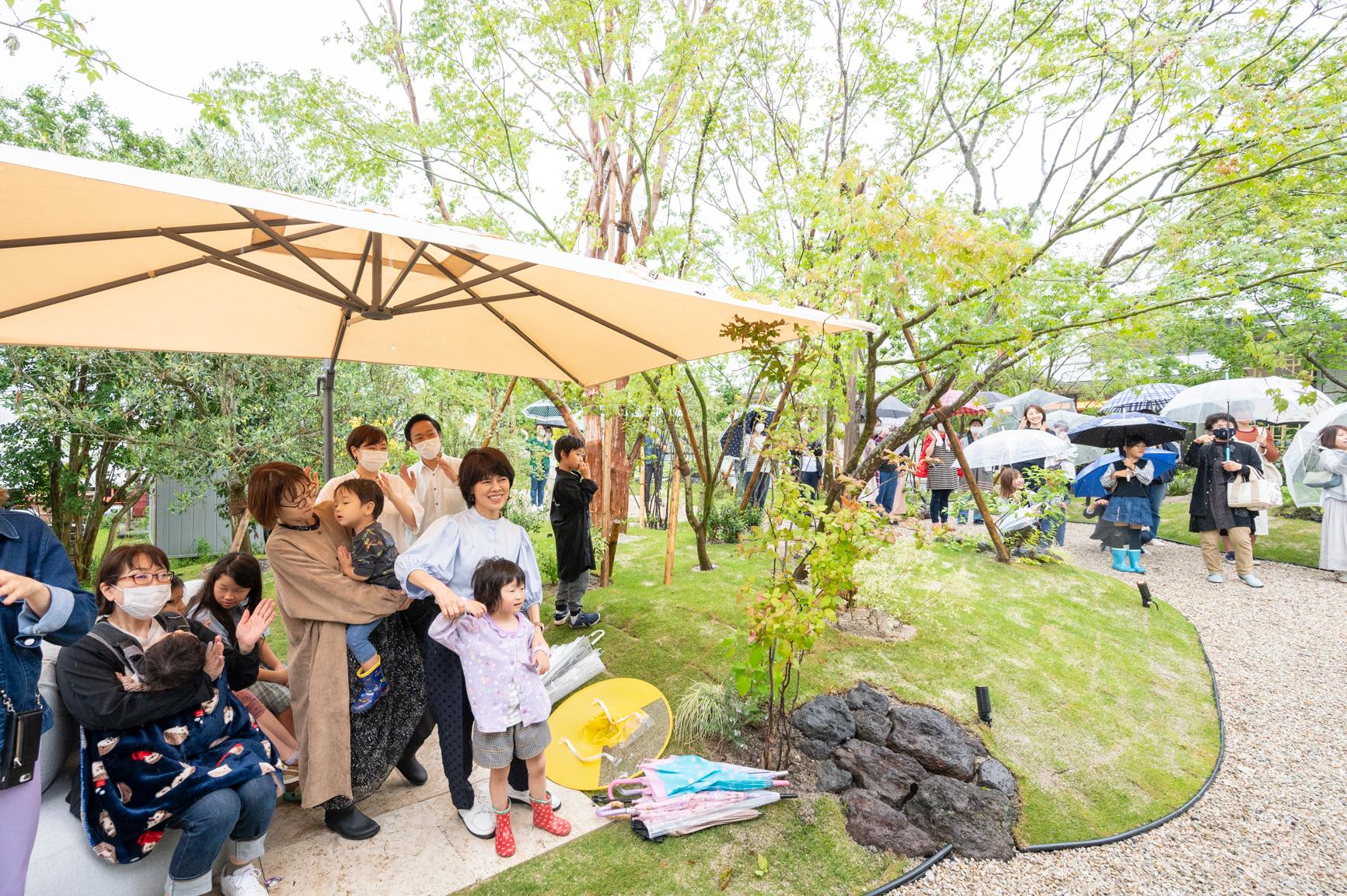 <p style="text align: center;">これからも人々が集まるコミュニティの場として</p>
<p style="text align: center;">「未来へツナグ小さな森」が皆様に愛される空間となれば大変嬉しく思います。</p>
<p style="text align: center;">