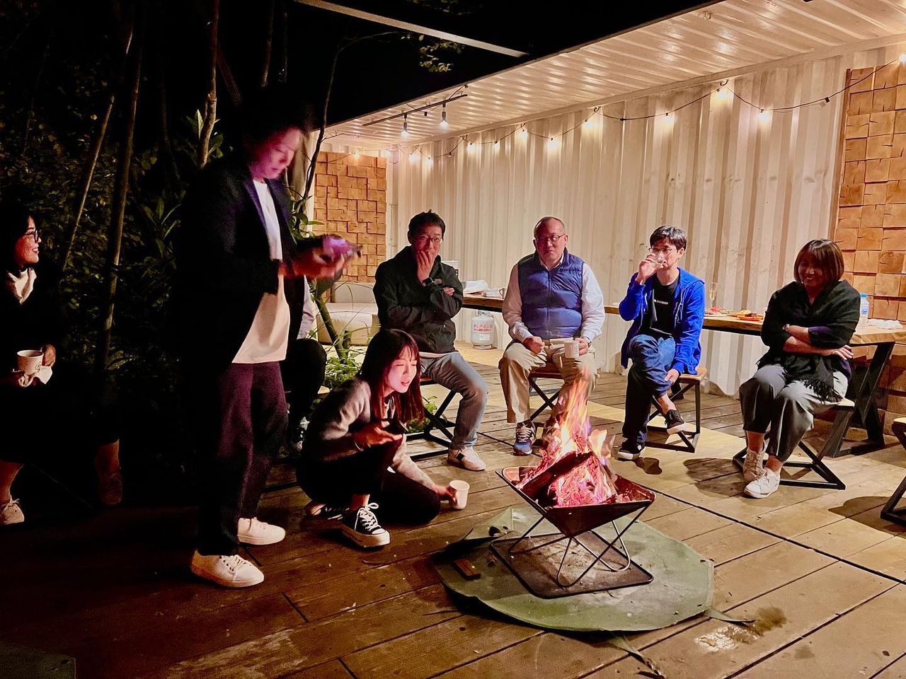 <div class="xdj266r x11i5rnm xat24cr x1mh8g0r x1vvkbs x126k92a">
<div dir="auto">夜はバーベキュー<span class="x3nfvp2 x1j61x8r x1fcty0u xdj266r xhhsvwb xat24cr xgzva0m xxymvpz xlup9mm x1kky2od"><img loading="lazy" class="xz74otr" src="https://static.xx.fbcdn.net/images/emoji.php/v9/tcb/2/16/1f356.png" alt="🍖" width="16" height="16" /></span>で</div>
<div dir="auto">盛り上がりました</p>
</div>
</div>
<div class="x11i5rnm xat24cr x1mh8g0r x1vvkbs xtlvy1s x126k92a">
<div dir="auto">鹿児島小西塾メンバーも合流</div>
<div dir="auto">して楽しい情報交換の場に</div>
</div>
<div class="x11i5rnm xat24cr x1mh8g0r x1vvkbs xtlvy1s x126k92a">
<div dir="auto">
<p>気候もちょいと肌寒くなり</p>
</div>
<div dir="auto">大人の火遊びにはもってこい</div>
<div dir="auto">の時間を過ごしました。</div>
</div>
<div class="x11i5rnm xat24cr x1mh8g0r x1vvkbs xtlvy1s x126k92a">
<div dir="auto">
<p>皆さん明日も</p>
</div>
<div dir="auto">よろしくお願いします。</div>
</div>
<div class="x11i5rnm xat24cr x1mh8g0r x1vvkbs xtlvy1s x126k92a">
</div>