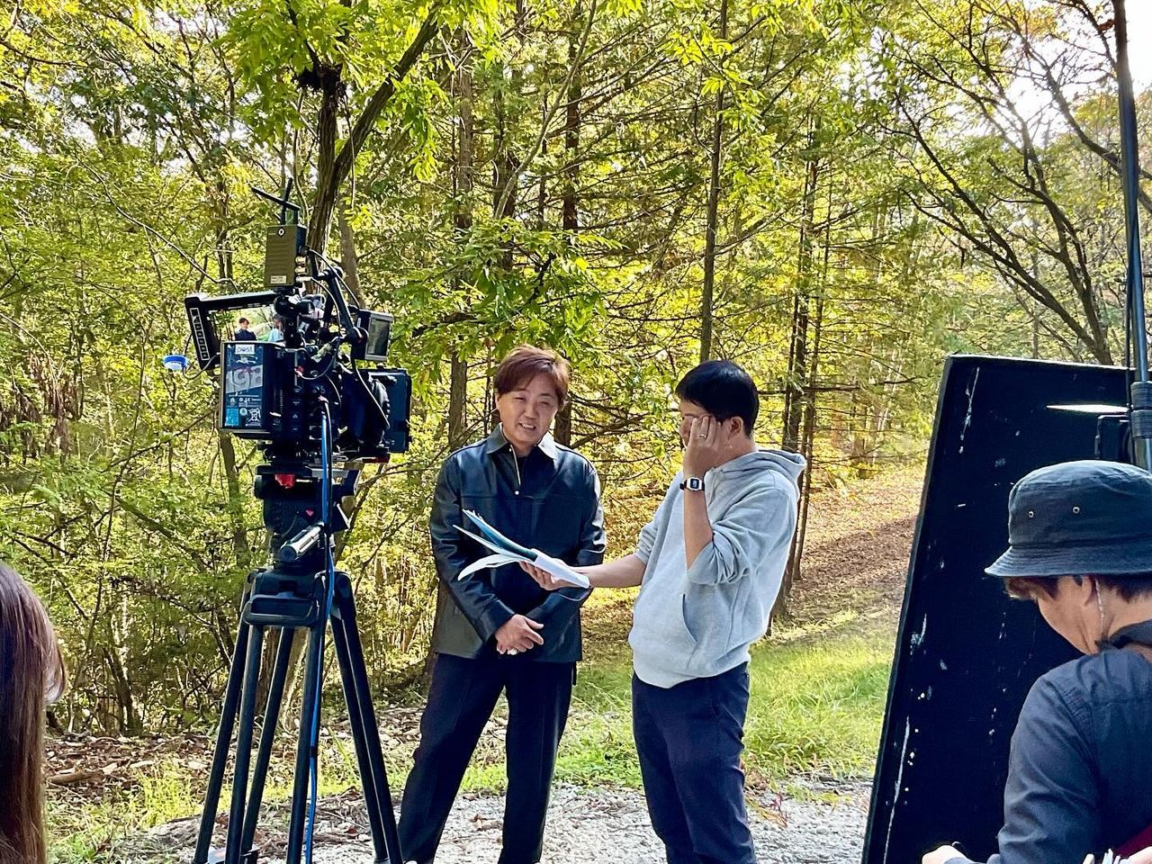 <div class="xdj266r x11i5rnm xat24cr x1mh8g0r x1vvkbs x126k92a">
<div dir="auto">10月24日</div>
</div>
<div class="x11i5rnm xat24cr x1mh8g0r x1vvkbs xtlvy1s x126k92a">
<div dir="auto">昨年よりプロデュース・設計監修させて頂いた</div>
<div dir="auto">グランピング 森の空でPanasonicさんの</div>
<div dir="auto">
<p>イメージムービー撮影<span class="x3nfvp2 x1j61x8r x1fcty0u xdj266r xhhsvwb xat24cr xgzva0m xxymvpz xlup9mm x1kky2od"><img loading="lazy" class="xz74otr" src="https://static.xx.fbcdn.net/images/emoji.php/v9/ta9/2/16/1f4fd.png" alt="📽️" width="16" height="16" /></span></p>
<p>&nbsp;</p>
</div>
</div>
<div class="x11i5rnm xat24cr x1mh8g0r x1vvkbs xtlvy1s x126k92a">
<div dir="auto">いつもながら<span class="x3nfvp2 x1j61x8r x1fcty0u xdj266r xhhsvwb xat24cr xgzva0m xxymvpz xlup9mm x1kky2od"><img loading="lazy" class="xz74otr" src="https://static.xx.fbcdn.net/images/emoji.php/v9/t60/2/16/1f4a6.png" alt="💦" width="16" height="16" /></span>本格的な撮影に圧倒されない様に</div>
<div dir="auto">気合いで頑張り無事終了<span class="x3nfvp2 x1j61x8r x1fcty0u xdj266r xhhsvwb xat24cr xgzva0m xxymvpz xlup9mm x1kky2od"><img loading="lazy" class="xz74otr" src="https://static.xx.fbcdn.net/images/emoji.php/v9/t1e/2/16/1f60a.png" alt="😊" width="16" height="16" /></span></div>
</div>
<div class="x11i5rnm xat24cr x1mh8g0r x1vvkbs xtlvy1s x126k92a">
<div dir="auto">
<p>今ではなかなか予約取れない施設になり</p>
<p>作り手としては、、、大変嬉しい限りです<span class="x3nfvp2 x1j61x8r x1fcty0u xdj266r xhhsvwb xat24cr xgzva0m xxymvpz xlup9mm x1kky2od"><img loading="lazy" class="xz74otr" src="https://static.xx.fbcdn.net/images/emoji.php/v9/t7c/2/16/263a.png" alt="☺️" width="16" height="16" /></span></p>
</div>
</div>
<div class="x11i5rnm xat24cr x1mh8g0r x1vvkbs xtlvy1s x126k92a">
<div dir="auto">
<p>秋<span class="x3nfvp2 x1j61x8r x1fcty0u xdj266r xhhsvwb xat24cr xgzva0m xxymvpz xlup9mm x1kky2od"><img loading="lazy" class="xz74otr" src="https://static.xx.fbcdn.net/images/emoji.php/v9/t28/2/16/1f342.png" alt="🍂" width="16" height="16" /></span>の晴天にも恵まれ最高の1日でした。</div>
</div>
<div class="x11i5rnm xat24cr x1mh8g0r x1vvkbs xtlvy1s x126k92a">
<div dir="auto">
<p>来年公開予定なんで皆様よろしくお願いします。<span class="x3nfvp2 x1j61x8r x1fcty0u xdj266r xhhsvwb xat24cr xgzva0m xxymvpz xlup9mm x1kky2od"><img loading="lazy" class="xz74otr" src="https://static.xx.fbcdn.net/images/emoji.php/v9/t70/2/16/1f647.png" alt="🙇" width="16" height="16" /></span></p>
</div>
</div>
<div class="x11i5rnm xat24cr x1mh8g0r x1vvkbs xtlvy1s x126k92a"></div>