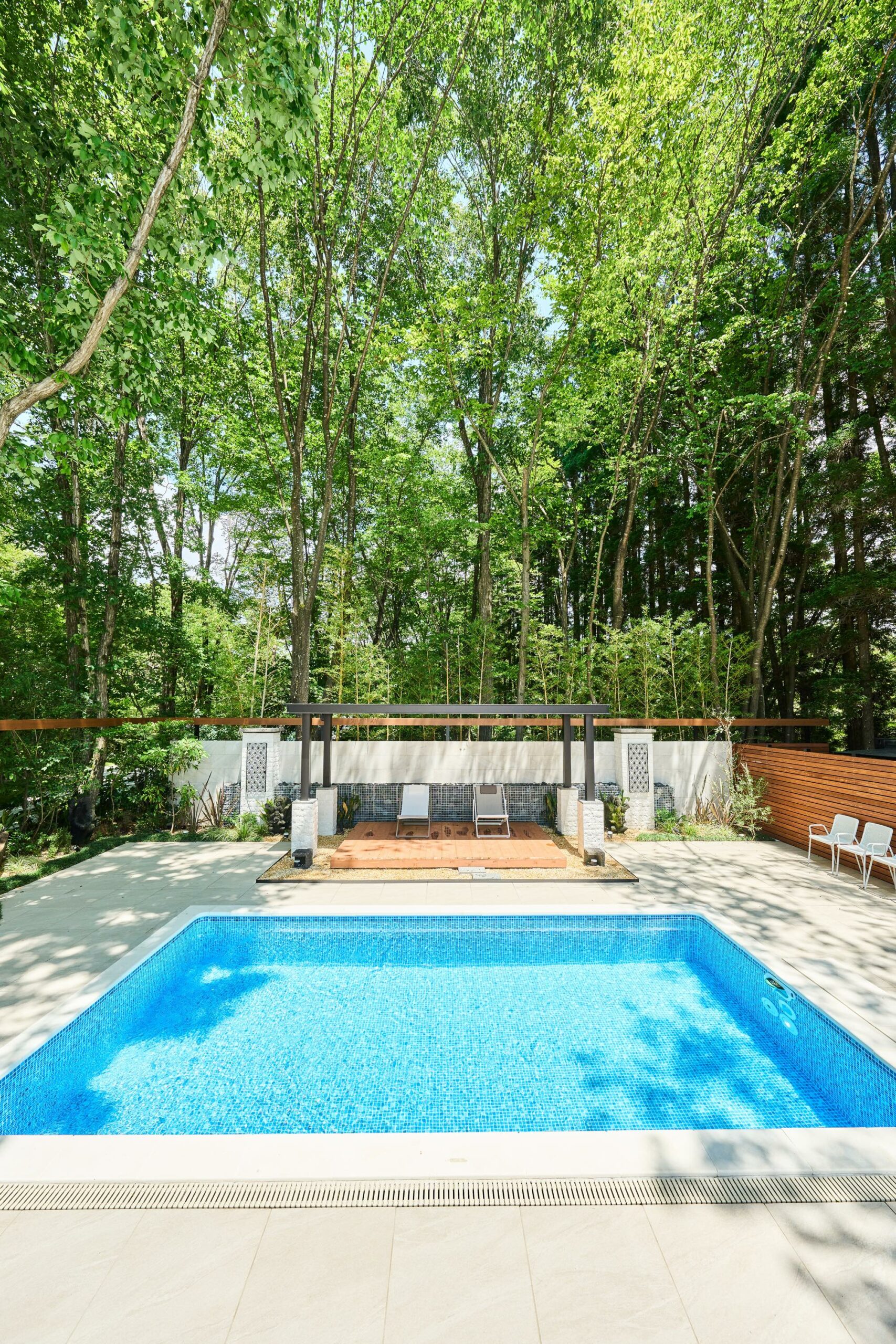 <p>中津川グランピング「森の空」。</p>
<p>弊社グリーンクリエイター小西がCSOを務める、</p>
<p>㈱estplus17が全面プロデュース致しました。</p>
<p> </p>
<p>既存の森を活かしながら人が快適だと感じられる空間へ。</p>
<p>パブリックとプライベートを共有させる新たな空間づくりを手掛けました。</p>