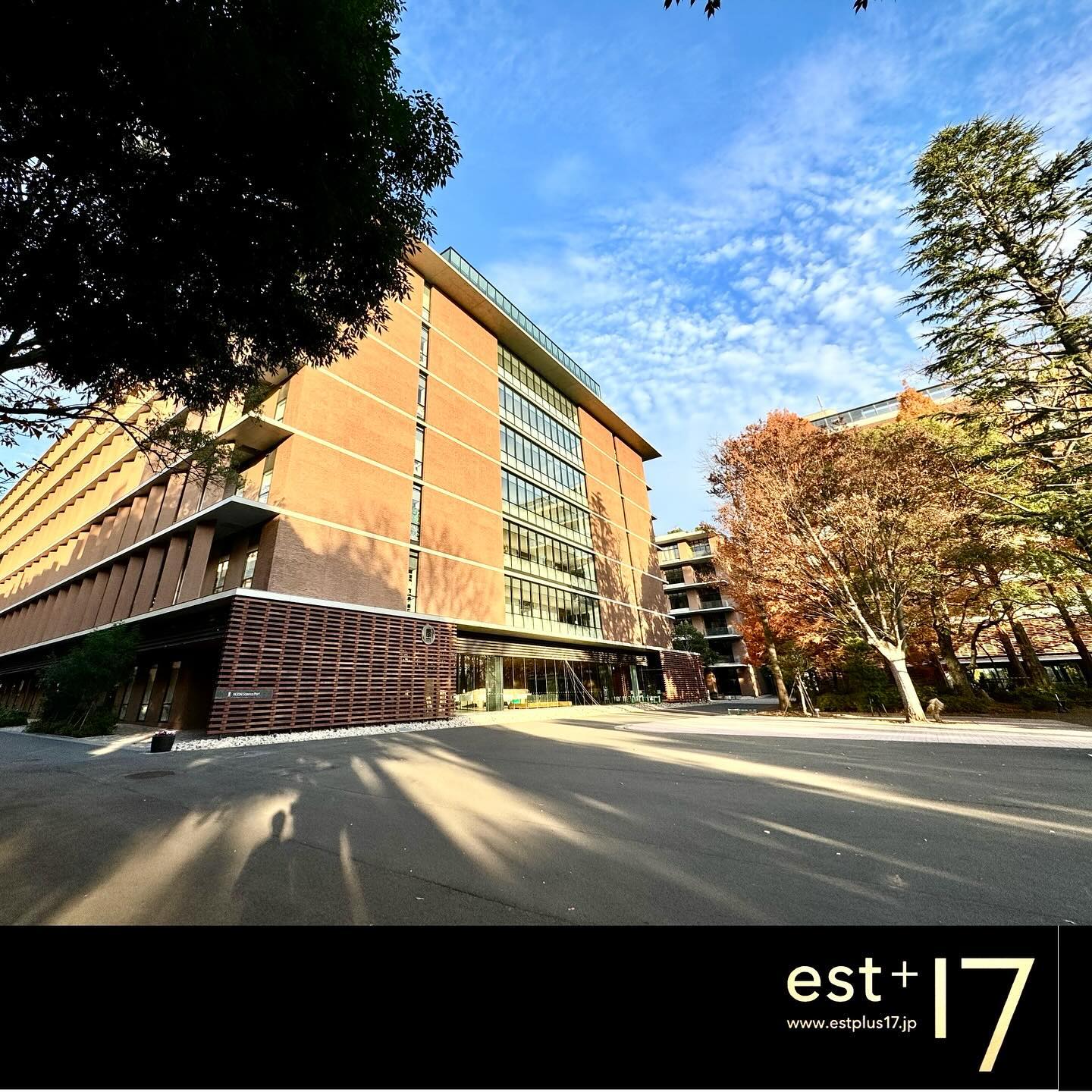 <div class="xdj266r x11i5rnm xat24cr x1mh8g0r x1vvkbs x126k92a">
<div dir="auto">
<p>東京農大を卒業して30年近くになります。</p>
</div>
</div>
<div class="x11i5rnm xat24cr x1mh8g0r x1vvkbs xtlvy1s x126k92a">
<div dir="auto">まさか<span class="x3nfvp2 x1j61x8r x1fcty0u xdj266r xhhsvwb xat24cr xgzva0m xxymvpz xlup9mm x1kky2od"><img loading="lazy" class="xz74otr" src="https://static.xx.fbcdn.net/images/emoji.php/v9/tf1/2/16/1f648.png" alt="🙈" width="16" height="16" /></span>自分が教壇に立つとは</div>
<div dir="auto">思いもしませんでした<span class="x3nfvp2 x1j61x8r x1fcty0u xdj266r xhhsvwb xat24cr xgzva0m xxymvpz xlup9mm x1kky2od"><img loading="lazy" class="xz74otr" src="https://static.xx.fbcdn.net/images/emoji.php/v9/tf2/2/16/1f605.png" alt="😅" width="16" height="16" /></span></div>
</div>
<div class="x11i5rnm xat24cr x1mh8g0r x1vvkbs xtlvy1s x126k92a">
<div dir="auto">
<p>なので、生徒さんの可能性が広がる造園業界の魅力と方向性を</p>
<p>これでもかと講義してきました。</p>
</div>
</div>
<div class="x11i5rnm xat24cr x1mh8g0r x1vvkbs xtlvy1s x126k92a">
<div dir="auto">
この講義で何人かでも人生変わるといいな<span class="x3nfvp2 x1j61x8r x1fcty0u xdj266r xhhsvwb xat24cr xgzva0m xxymvpz xlup9mm x1kky2od"><img loading="lazy" class="xz74otr" src="https://static.xx.fbcdn.net/images/emoji.php/v9/t1e/2/16/1f60a.png" alt="😊" width="16" height="16" /></span></div>
<div dir="auto">
<p>てな気持ちです。</p>
</div>
</div>
<div class="x11i5rnm xat24cr x1mh8g0r x1vvkbs xtlvy1s x126k92a">
<div dir="auto">今年は東京農大 造園大賞<span class="x3nfvp2 x1j61x8r x1fcty0u xdj266r xhhsvwb xat24cr xgzva0m xxymvpz xlup9mm x1kky2od"><img loading="lazy" class="xz74otr" src="https://static.xx.fbcdn.net/images/emoji.php/v9/t33/2/16/1f947.png" alt="🥇" width="16" height="16" /></span>も頂き</div>
<div dir="auto">
<p>この様な機会も与えてくれた先生方に感謝致します。</p>
</div>
</div>
<div class="x11i5rnm xat24cr x1mh8g0r x1vvkbs xtlvy1s x126k92a">
<div dir="auto">ありがとうございました<span class="x3nfvp2 x1j61x8r x1fcty0u xdj266r xhhsvwb xat24cr xgzva0m xxymvpz xlup9mm x1kky2od"><img loading="lazy" class="xz74otr" src="https://static.xx.fbcdn.net/images/emoji.php/v9/t70/2/16/1f647.png" alt="🙇" width="16" height="16" /></span></div>
</div>
<div class="x11i5rnm xat24cr x1mh8g0r x1vvkbs xtlvy1s x126k92a"></div>