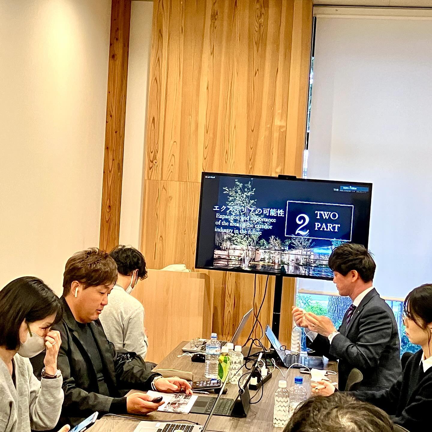 <div class="xdj266r x11i5rnm xat24cr x1mh8g0r x1vvkbs x126k92a">
<div dir="auto">今週も長野・東京出張でした。</p>
</div>
</div>
<div class="x11i5rnm xat24cr x1mh8g0r x1vvkbs xtlvy1s x126k92a">
<div dir="auto">講演・小西塾 何とか無事に終わって福岡に戻ります。</p>
</div>
</div>
<div class="x11i5rnm xat24cr x1mh8g0r x1vvkbs xtlvy1s x126k92a">
<div dir="auto">喋りっぱなしの1週間でした</div>
</div>
<div class="x11i5rnm xat24cr x1mh8g0r x1vvkbs xtlvy1s x126k92a">
<div dir="auto">関係各位の皆様 ありがとうございました<span class="x3nfvp2 x1j61x8r x1fcty0u xdj266r xhhsvwb xat24cr xgzva0m xxymvpz xlup9mm x1kky2od"><img loading="lazy" class="xz74otr" src="https://static.xx.fbcdn.net/images/emoji.php/v9/td1/1/16/1f647.png" alt="🙇" width="16" height="16" /></span><span class="x3nfvp2 x1j61x8r x1fcty0u xdj266r xhhsvwb xat24cr xgzva0m xxymvpz xlup9mm x1kky2od"><img loading="lazy" class="xz74otr" src="https://static.xx.fbcdn.net/images/emoji.php/v9/t7f/1/16/1f60a.png" alt="😊" width="16" height="16" /></span></div>
</div>
<div class="x11i5rnm xat24cr x1mh8g0r x1vvkbs xtlvy1s x126k92a"></div>