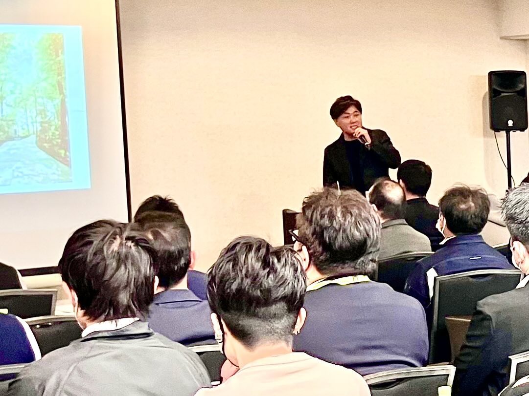 <div class="xdj266r x11i5rnm xat24cr x1mh8g0r x1vvkbs x126k92a">
<div dir="auto">先週はYKKAPさん主催の広島で講演でした</p>
</div>
</div>
<div class="x11i5rnm xat24cr x1mh8g0r x1vvkbs xtlvy1s x126k92a">
<div dir="auto">建築、設計、ハウスメーカー、エクステリアの皆様</div>
<div dir="auto">100名近くの方で満席いただきありがとうございました。</div>
</div>
<div class="x11i5rnm xat24cr x1mh8g0r x1vvkbs xtlvy1s x126k92a">
<div dir="auto">
<p>新しい街づくり、新しい空間づくりについて</p>
</div>
<div dir="auto">ガッツリ喋らして頂きました。<span class="x3nfvp2 x1j61x8r x1fcty0u xdj266r xhhsvwb xat24cr xgzva0m xxymvpz xlup9mm x1kky2od"><img loading="lazy" class="xz74otr" src="https://static.xx.fbcdn.net/images/emoji.php/v9/t1e/2/16/1f60a.png" alt="😊" width="16" height="16" /></span></div>
</div>
<div class="x11i5rnm xat24cr x1mh8g0r x1vvkbs xtlvy1s x126k92a">
<div dir="auto">ありがとうございました♪</p>
</div>
</div>