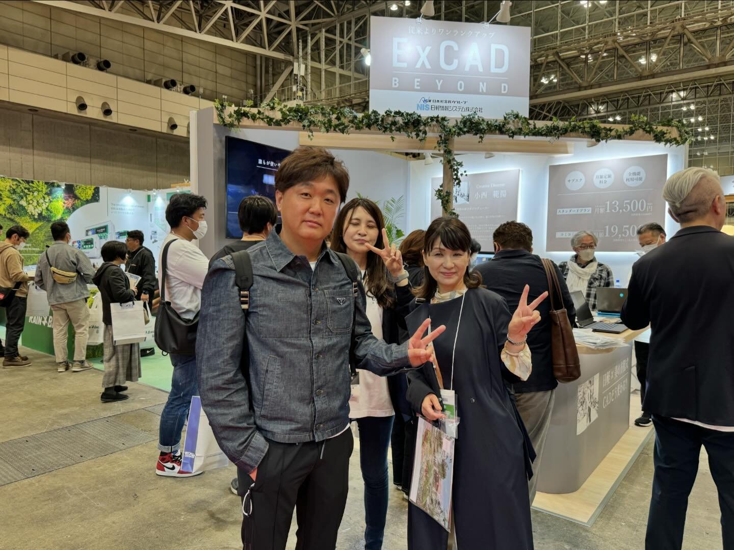 <div class="xdj266r x11i5rnm xat24cr x1mh8g0r x1vvkbs x126k92a">
<div dir="auto">
<p>昨日福岡に戻りました</p>
</div>
</div>
<div class="x11i5rnm xat24cr x1mh8g0r x1vvkbs xtlvy1s x126k92a">
<div dir="auto">
<p>2024 EXG展示会 幕張メッセ終了</p>
</div>
</div>
<div class="x11i5rnm xat24cr x1mh8g0r x1vvkbs xtlvy1s x126k92a">
<div dir="auto">また、新しい新商品を使って空間作りを</div>
<div dir="auto">今年度も面白いprojectが沢山です<span class="x3nfvp2 x1j61x8r x1fcty0u xdj266r xhhsvwb xat24cr xgzva0m xxymvpz xlup9mm x1kky2od"><img loading="lazy" class="xz74otr" src="https://static.xx.fbcdn.net/images/emoji.php/v9/t1e/2/16/1f60a.png" alt="😊" width="16" height="16" /></span></div>
</div>
<div class="x11i5rnm xat24cr x1mh8g0r x1vvkbs xtlvy1s x126k92a">
<div dir="auto">
<p>さぁ妄想を</p>
</div>
</div>
<div class="x11i5rnm xat24cr x1mh8g0r x1vvkbs xtlvy1s x126k92a">
<div dir="auto">関係各位の皆様お疲れ様でした<span class="x3nfvp2 x1j61x8r x1fcty0u xdj266r xhhsvwb xat24cr xgzva0m xxymvpz xlup9mm x1kky2od"><img loading="lazy" class="xz74otr" src="https://static.xx.fbcdn.net/images/emoji.php/v9/ta0/2/16/1f647 200d 2642.png" alt="🙇‍♂️" width="16" height="16" /></span></div>
</div>
<div class="x11i5rnm xat24cr x1mh8g0r x1vvkbs xtlvy1s x126k92a"></div>