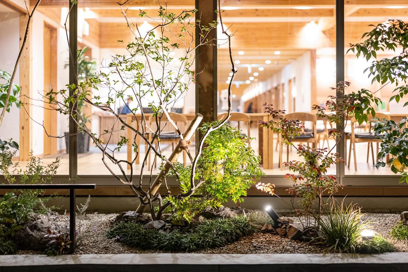 <div class="xdj266r x11i5rnm xat24cr x1mh8g0r x1vvkbs x126k92a">
<div dir="auto">久しぶりに九州のお仕事<span class="html span xexx8yu x4uap5 x18d9i69 xkhd6sd x1hl2dhg x16tdsg8 x1vvkbs x3nfvp2 x1j61x8r x1fcty0u xdj266r xat24cr xgzva0m xhhsvwb xxymvpz xlup9mm x1kky2od"><img loading="lazy" class="xz74otr" src="https://static.xx.fbcdn.net/images/emoji.php/v9/t1e/2/16/1f60a.png" alt="😊" width="16" height="16" /></p>
<p></span></div>
</div>
<div class="x11i5rnm xat24cr x1mh8g0r x1vvkbs xtlvy1s x126k92a">
<div dir="auto">CASE 2</div>
</div>
<div class="x11i5rnm xat24cr x1mh8g0r x1vvkbs xtlvy1s x126k92a">
<div dir="auto">ホスピタルホームあいあい横浜</p>
</div>
</div>
<div class="x11i5rnm xat24cr x1mh8g0r x1vvkbs xtlvy1s x126k92a">
<div dir="auto">新しい庭 2024 summer</div>
</div>
<div class="x11i5rnm xat24cr x1mh8g0r x1vvkbs xtlvy1s x126k92a">
<div dir="auto">時代・気候・Designを融合</p>
</div>
</div>