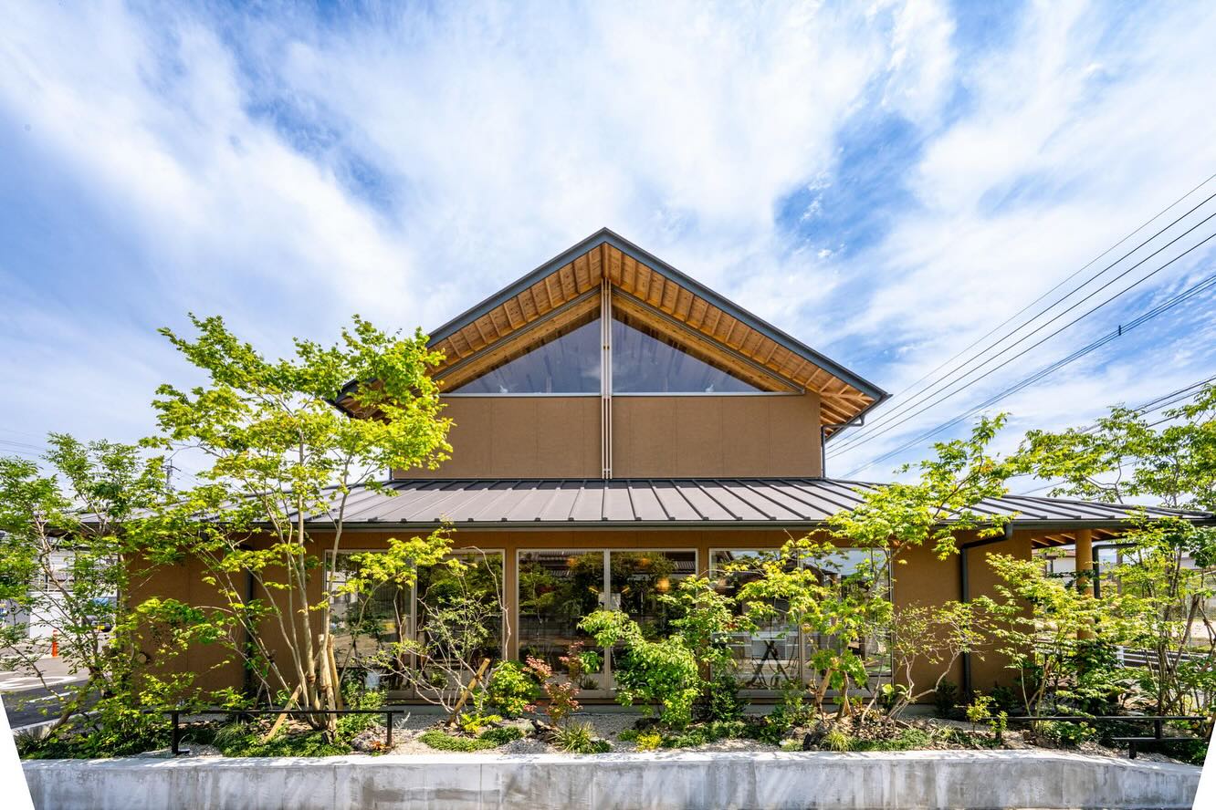 <div class="xdj266r x11i5rnm xat24cr x1mh8g0r x1vvkbs x126k92a">
<div dir="auto">久しぶりに九州のお仕事<span class="html span xexx8yu x4uap5 x18d9i69 xkhd6sd x1hl2dhg x16tdsg8 x1vvkbs x3nfvp2 x1j61x8r x1fcty0u xdj266r xat24cr xgzva0m xhhsvwb xxymvpz xlup9mm x1kky2od"><img loading="lazy" class="xz74otr" src="https://static.xx.fbcdn.net/images/emoji.php/v9/t1e/2/16/1f60a.png" alt="😊" width="16" height="16" /></p>
<p></span></div>
</div>
<div class="x11i5rnm xat24cr x1mh8g0r x1vvkbs xtlvy1s x126k92a">
<div dir="auto">CASE 2</div>
</div>
<div class="x11i5rnm xat24cr x1mh8g0r x1vvkbs xtlvy1s x126k92a">
<div dir="auto">ホスピタルホームあいあい横浜</p>
</div>
</div>
<div class="x11i5rnm xat24cr x1mh8g0r x1vvkbs xtlvy1s x126k92a">
<div dir="auto">新しい庭 2024 summer</div>
</div>
<div class="x11i5rnm xat24cr x1mh8g0r x1vvkbs xtlvy1s x126k92a">
<div dir="auto">時代・気候・Designを融合</p>
</div>
</div>