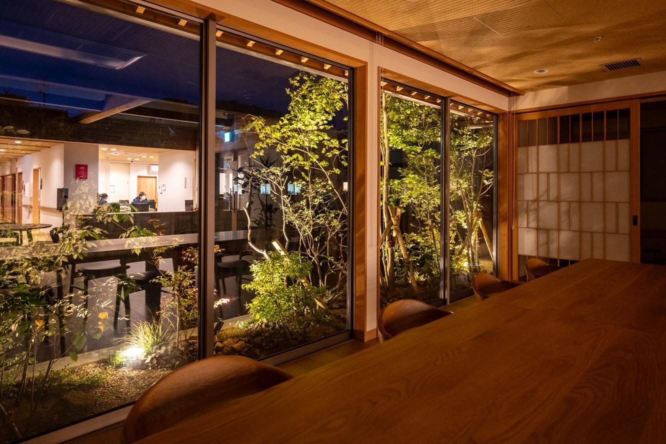 <div class="xdj266r x11i5rnm xat24cr x1mh8g0r x1vvkbs x126k92a">
<div dir="auto">久しぶりに九州のお仕事<span class="html span xexx8yu x4uap5 x18d9i69 xkhd6sd x1hl2dhg x16tdsg8 x1vvkbs x3nfvp2 x1j61x8r x1fcty0u xdj266r xat24cr xgzva0m xhhsvwb xxymvpz xlup9mm x1kky2od"><img loading="lazy" class="xz74otr" src="https://static.xx.fbcdn.net/images/emoji.php/v9/t1e/2/16/1f60a.png" alt="😊" width="16" height="16" /></p>
<p></span></div>
</div>
<div class="x11i5rnm xat24cr x1mh8g0r x1vvkbs xtlvy1s x126k92a">
<div dir="auto">CASE 2</div>
</div>
<div class="x11i5rnm xat24cr x1mh8g0r x1vvkbs xtlvy1s x126k92a">
<div dir="auto">ホスピタルホームあいあい横浜</p>
</div>
</div>
<div class="x11i5rnm xat24cr x1mh8g0r x1vvkbs xtlvy1s x126k92a">
<div dir="auto">新しい庭 2024 summer</div>
</div>
<div class="x11i5rnm xat24cr x1mh8g0r x1vvkbs xtlvy1s x126k92a">
<div dir="auto">時代・気候・Designを融合</p>
</div>
</div>