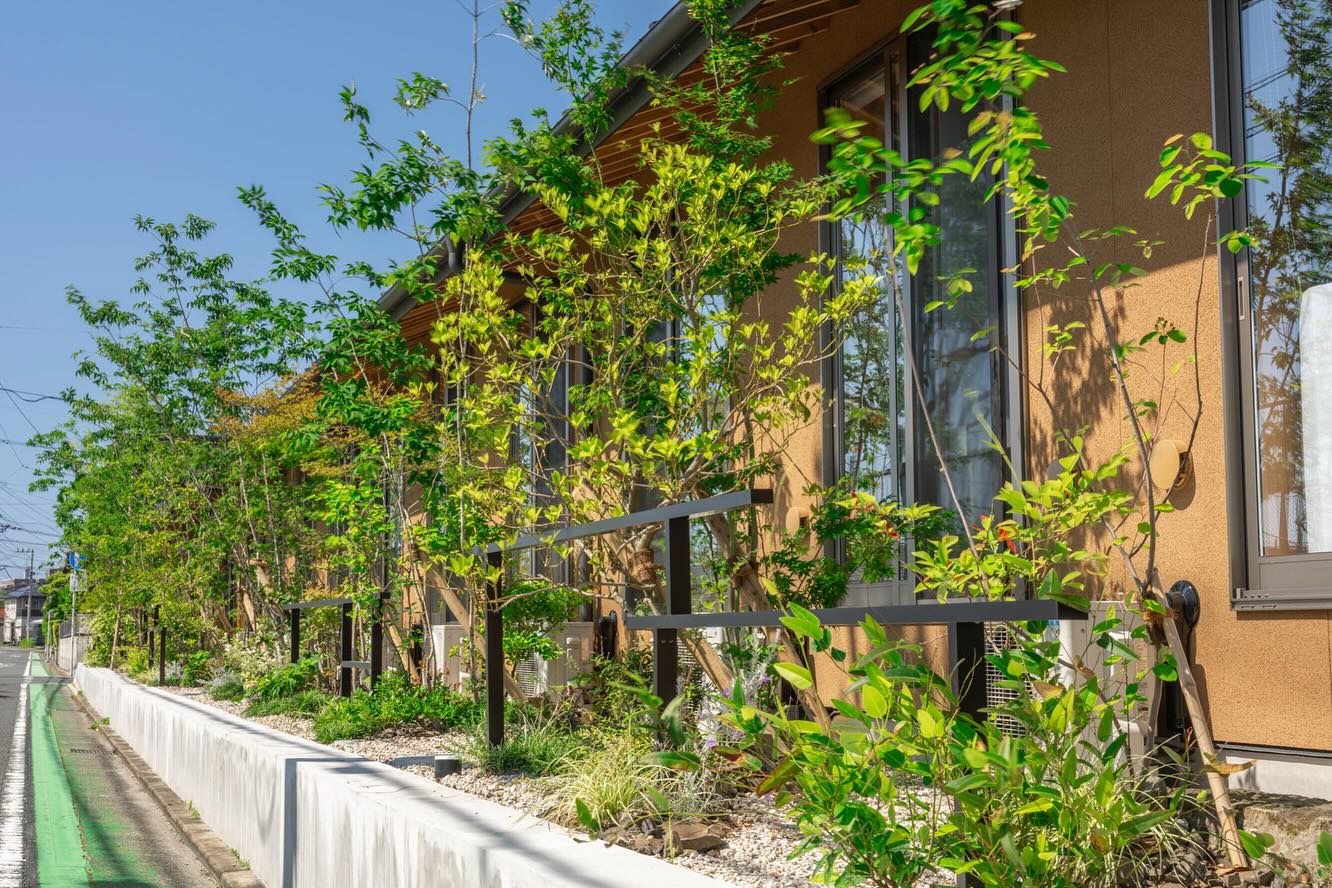 <div class="xdj266r x11i5rnm xat24cr x1mh8g0r x1vvkbs x126k92a">
<div dir="auto">久しぶりに九州のお仕事<span class="html span xexx8yu x4uap5 x18d9i69 xkhd6sd x1hl2dhg x16tdsg8 x1vvkbs x3nfvp2 x1j61x8r x1fcty0u xdj266r xat24cr xgzva0m xhhsvwb xxymvpz xlup9mm x1kky2od"><img loading="lazy" class="xz74otr" src="https://static.xx.fbcdn.net/images/emoji.php/v9/t1e/2/16/1f60a.png" alt="😊" width="16" height="16" /></p>
<p></span></div>
</div>
<div class="x11i5rnm xat24cr x1mh8g0r x1vvkbs xtlvy1s x126k92a">
<div dir="auto">CASE 2</div>
</div>
<div class="x11i5rnm xat24cr x1mh8g0r x1vvkbs xtlvy1s x126k92a">
<div dir="auto">ホスピタルホームあいあい横浜</p>
</div>
</div>
<div class="x11i5rnm xat24cr x1mh8g0r x1vvkbs xtlvy1s x126k92a">
<div dir="auto">新しい庭 2024 summer</div>
</div>
<div class="x11i5rnm xat24cr x1mh8g0r x1vvkbs xtlvy1s x126k92a">
<div dir="auto">時代・気候・Designを融合</p>
</div>
</div>