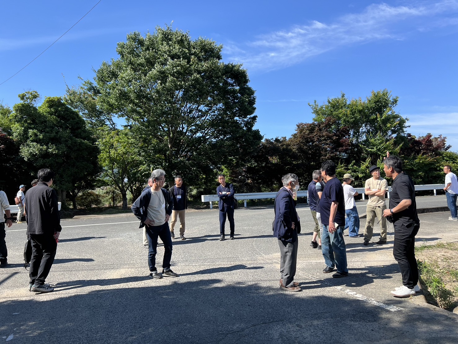 <div class="xdj266r x11i5rnm xat24cr x1mh8g0r x1vvkbs x126k92a">
<div dir="auto"></div>
</div>
<div class="x11i5rnm xat24cr x1mh8g0r x1vvkbs xtlvy1s x126k92a">
<div dir="auto">
<p>本日、日本植木協会の約30名の方々が全国各地よりお越しいただき弊社農場を視察されました。</p>
<p>日本植木協会様とは<br />
多くの方に植木の魅力を伝えるために昭和46 年に設立。</p>
<p>会員様は、庭・街路・公園等で植えられる樹木や草花等の生産・流通にたずさわっている「植木屋」さんです。</p>
<p>より良い品を生産してお届けする方法を、話合い研究し、全国各地の畑（圃場）で種を播いて苗を植えて、木を育ててお客様の元へ届けている活動をされています。</p>
</div>
<p>お天気にも恵まれた本日、ご来社頂き誠にありがとうございました<span class="x3nfvp2 x1j61x8r x1fcty0u xdj266r xhhsvwb xat24cr xgzva0m xxymvpz xlup9mm x1kky2od"><img loading="lazy" class="xz74otr" src="https://static.xx.fbcdn.net/images/emoji.php/v9/ta0/2/16/1f647 200d 2642.png" alt="🙇‍♂️" width="16" height="16" /></span></p>
</div>