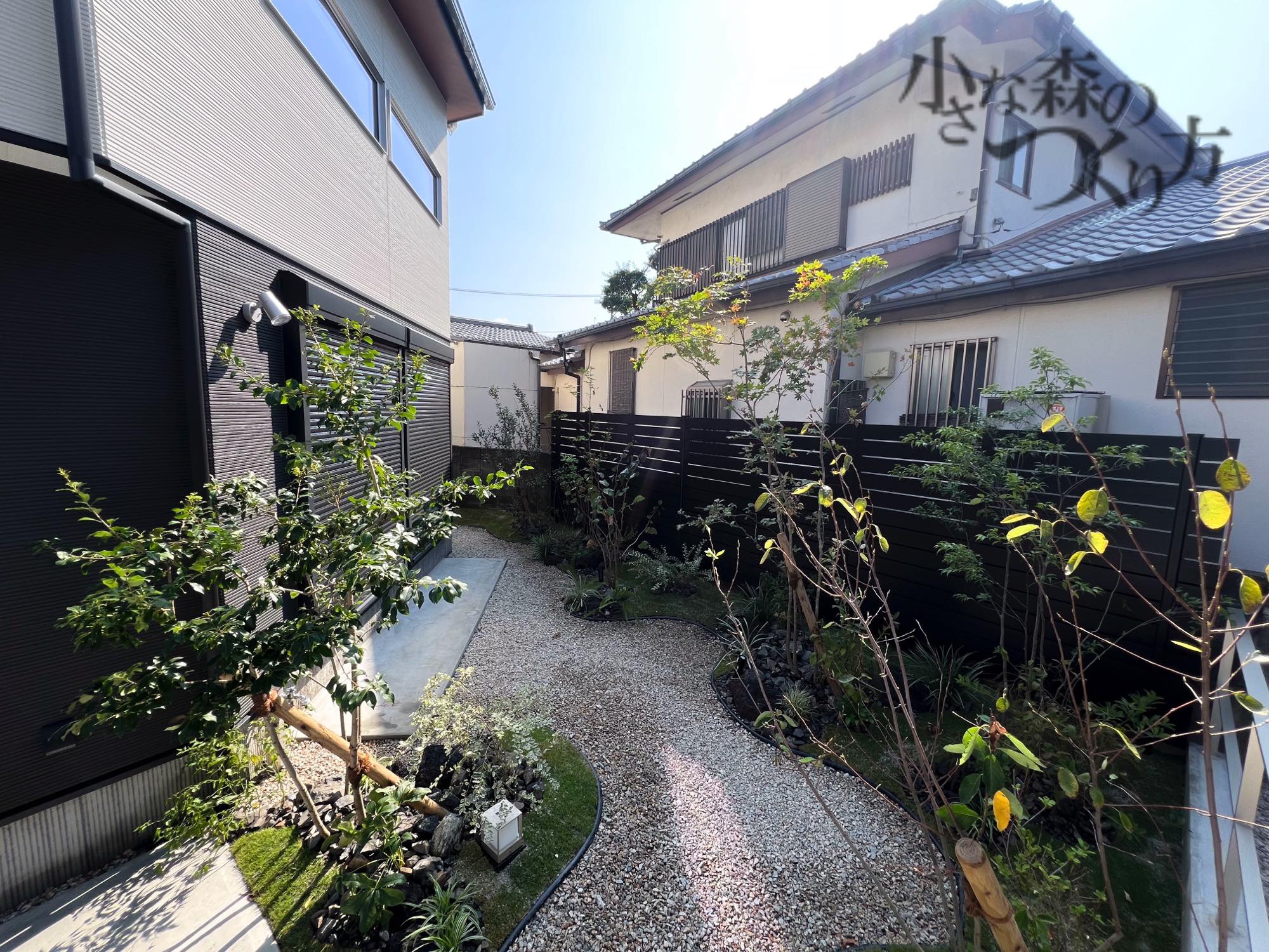 <p>庭には、たくさんの植栽があり、四季折々の風情を感じさせてくれます。</p>
<p>夜はライトアップができお昼とはまた違った表情が楽しめます。</p>
<p> </p>